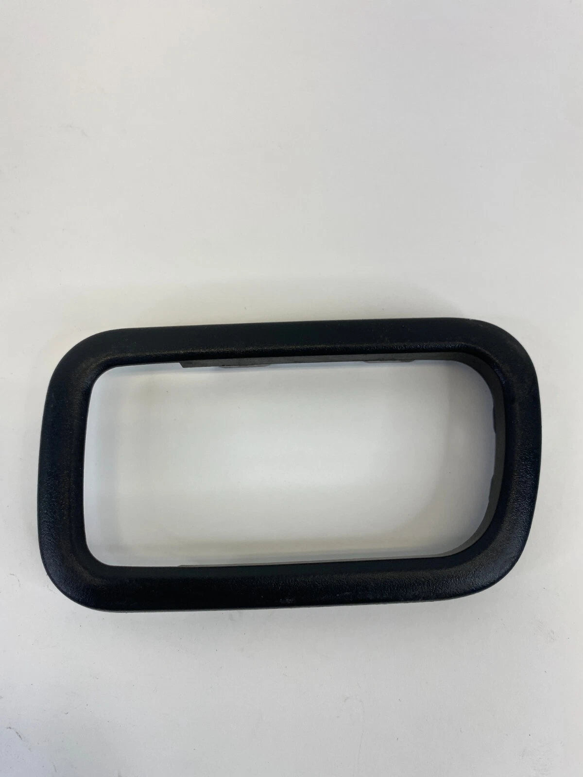 2001-2004 NISSAN PATHFINDER LEFT SIDE INNER DOOR HANDLE BEZEL TRIM COVER ASSY