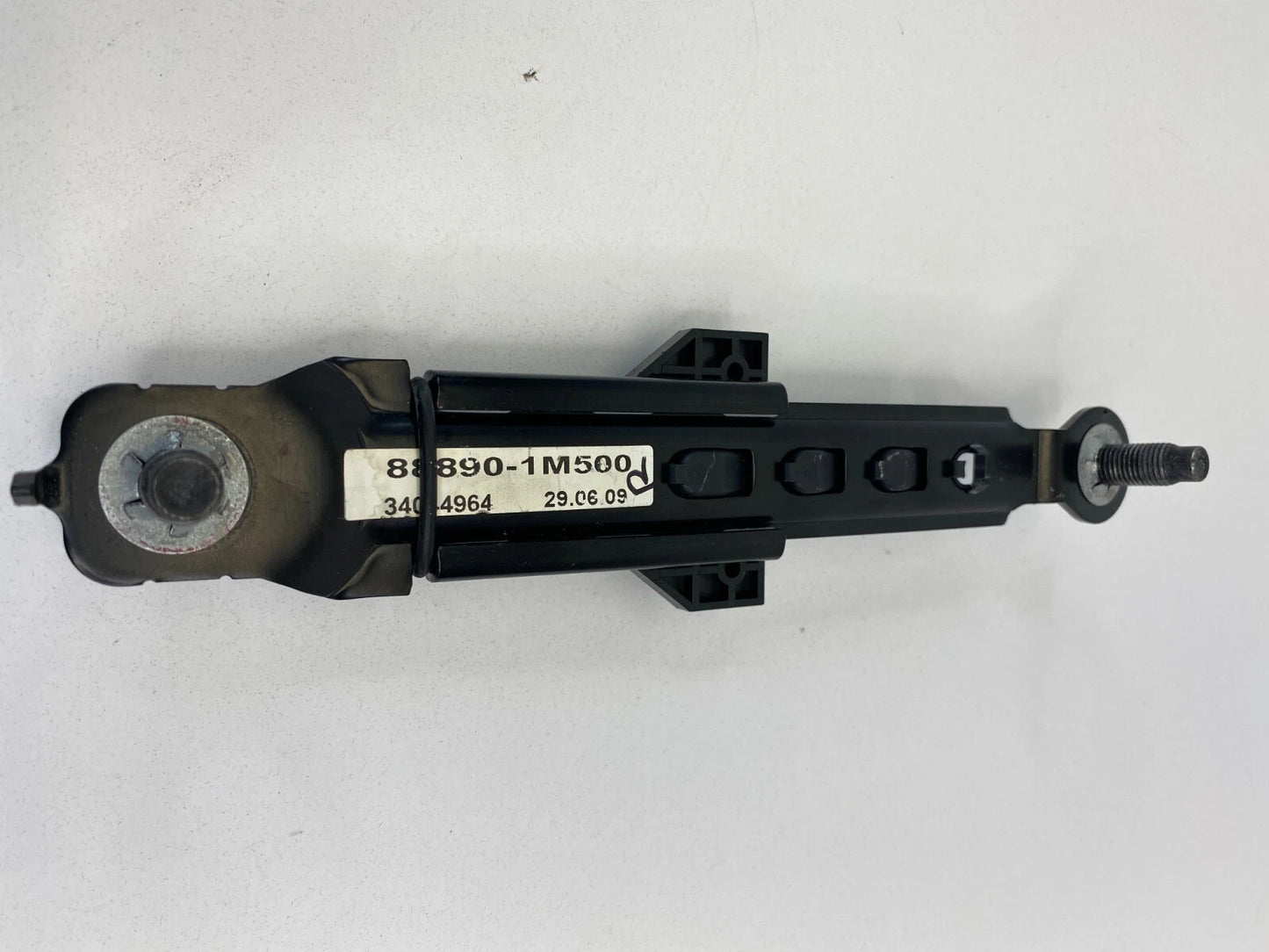 2010 KIA FORTE FRONT RIGHT PASSENGER SEAT BELT HEIGHT ADJUSTER 88890-1M500 OEM