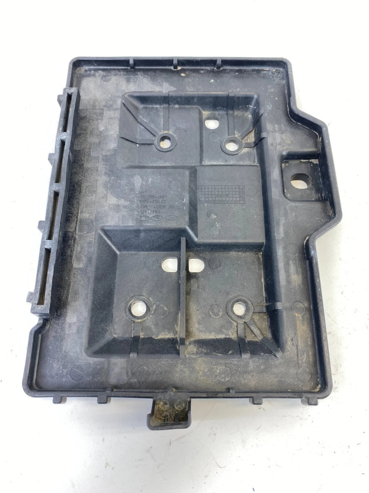 2009-2011 KIA BORREGO 3.8L BATTERY TRAY CARRIER HOLDER BRACKET OEM 37150-2J800