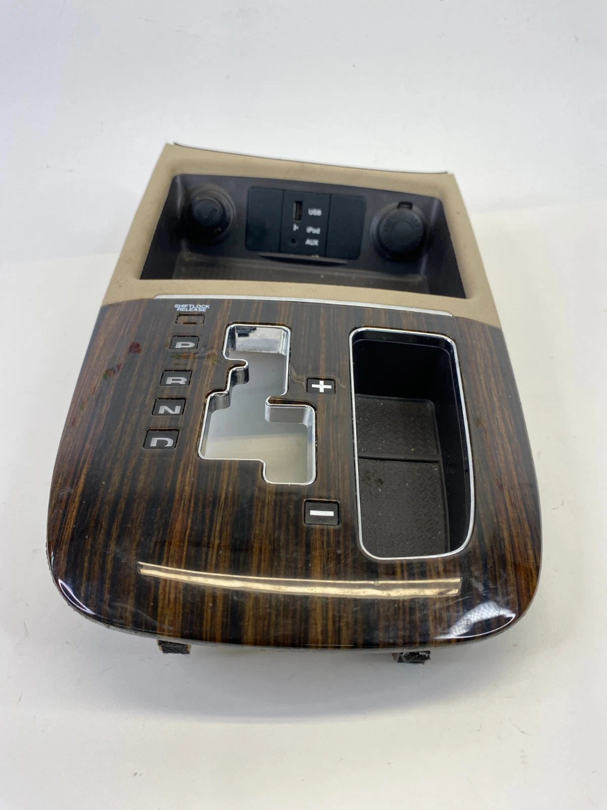 10-12 HYUNDAI SANTA FE AT SHIFTER INDICATOR BEZEL W/ POWER OUTLET 84603-0W112