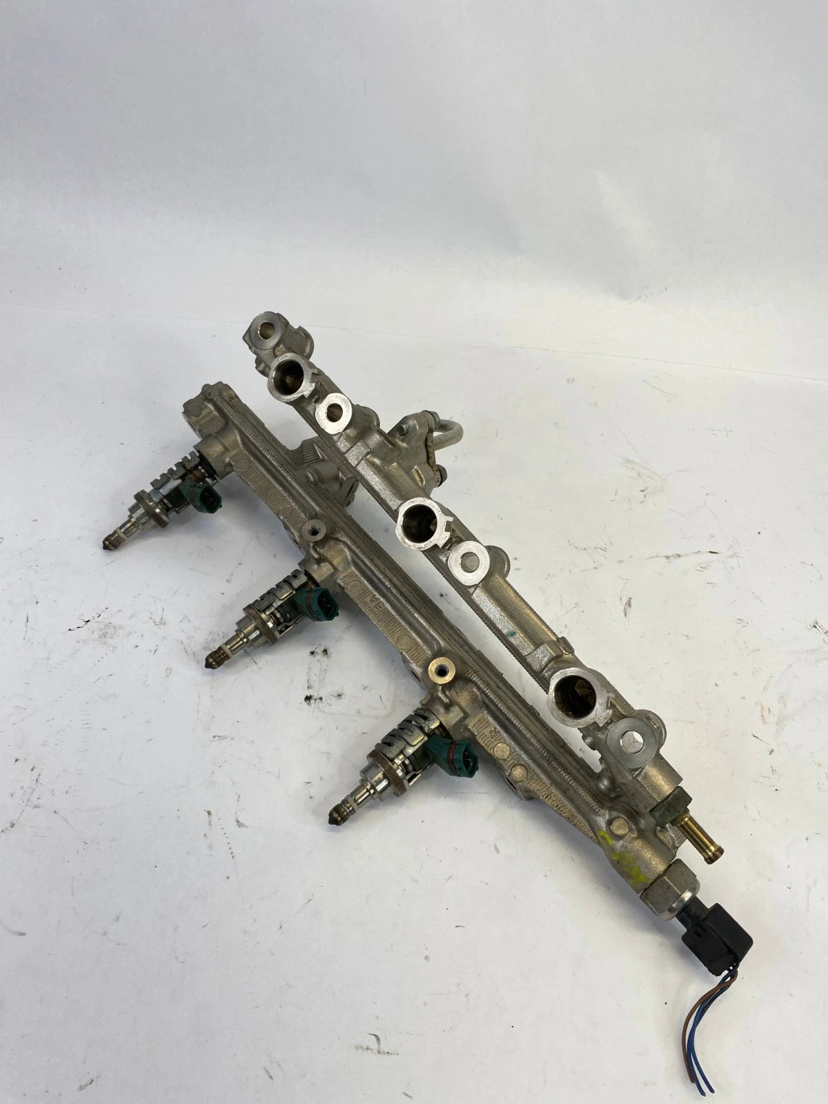 2006-2013 LEXUS IS250 ENGINE FUEL RAIL W/ INJECTOR INJECTORS SET OF 3 OEM
