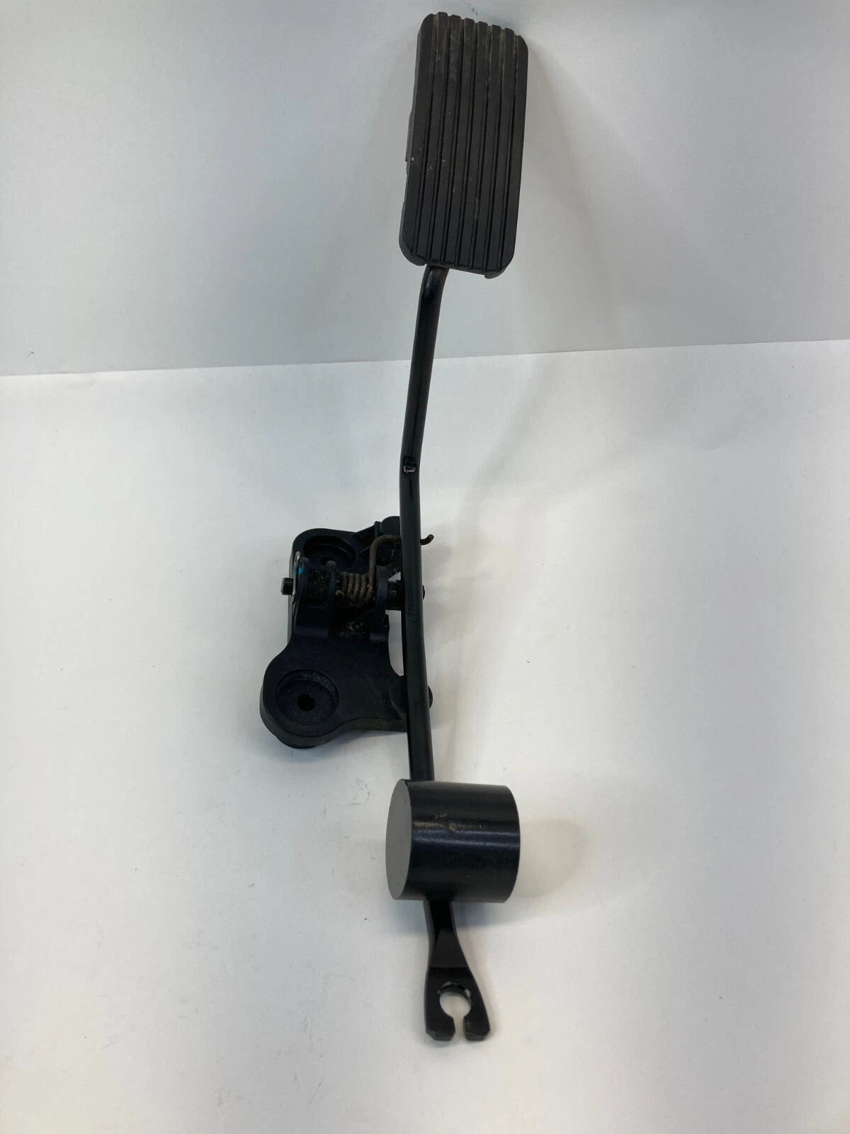2007-2010 HYUNDAI ELANTRA ACCELERATOR GAS PEDAL ASSEMBLY WITH BRACKET MOUNT OEM
