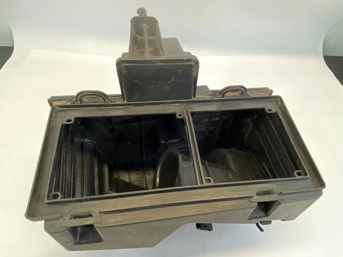 2007-2012 NISSAN ALTIMA 2.5L AIR CLEANER INTAKE BOX LOWER CASE HOUSING OEM