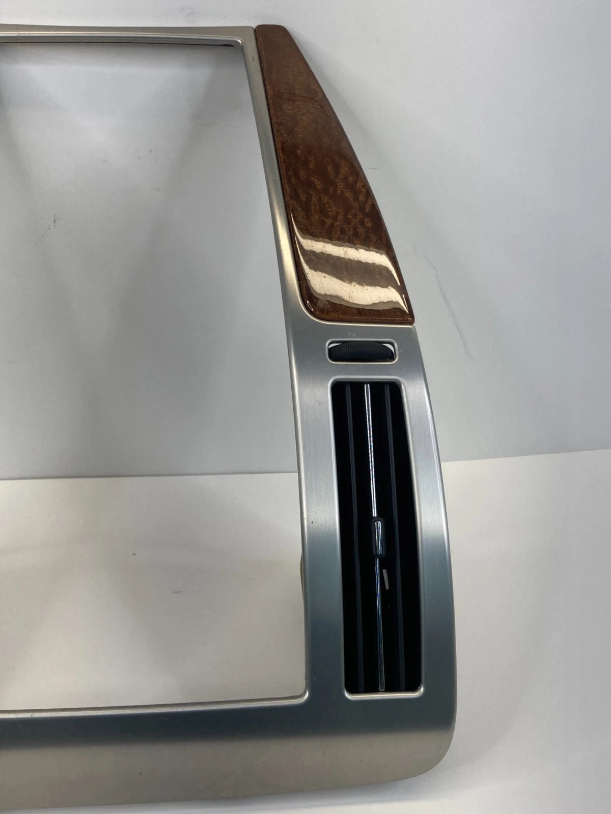 2008-2011 CADILLAC STS CENTER DASH RADIO BEZEL TRIM PANEL AIR VENTS 25875526 OEM