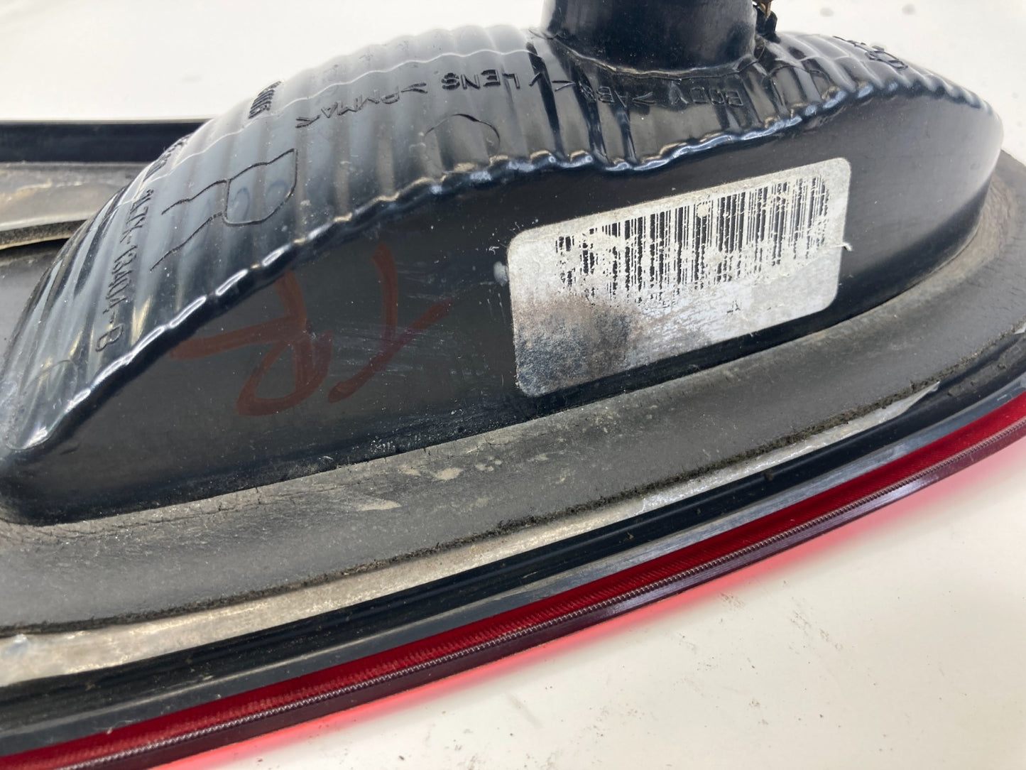 02-06 Lincoln Navigator Rear Right Side Inner Taillight Tail Light 44ZG-11115