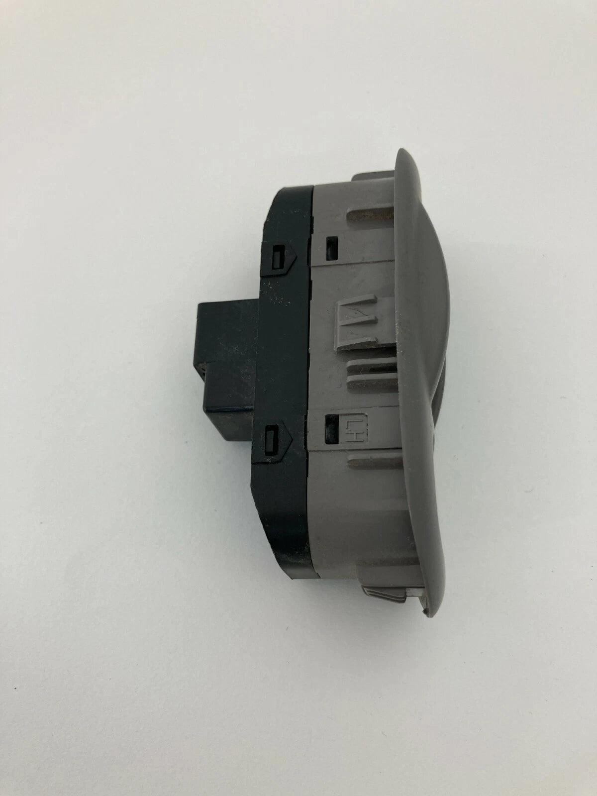 2007 2008 HYUNDAI ENTOURAGE REAR WINDOW CONTROL SWITCH BUTTON 202006138 OEM
