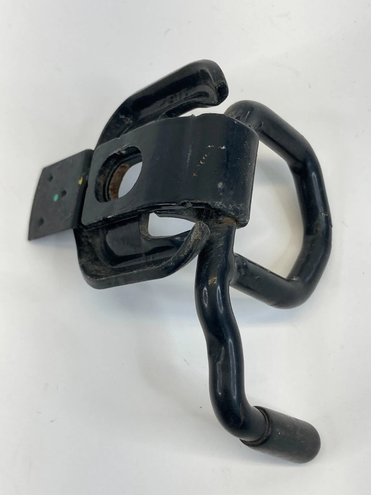 03 04 05 06 CHEVROLET AVALANCHE 1500 RIGHT BED CARGO HOOK STRAP TIE DOWN OEM