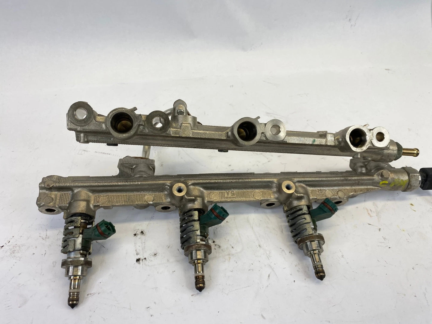 2006-2013 LEXUS IS250 ENGINE FUEL RAIL W/ INJECTOR INJECTORS SET OF 3 OEM