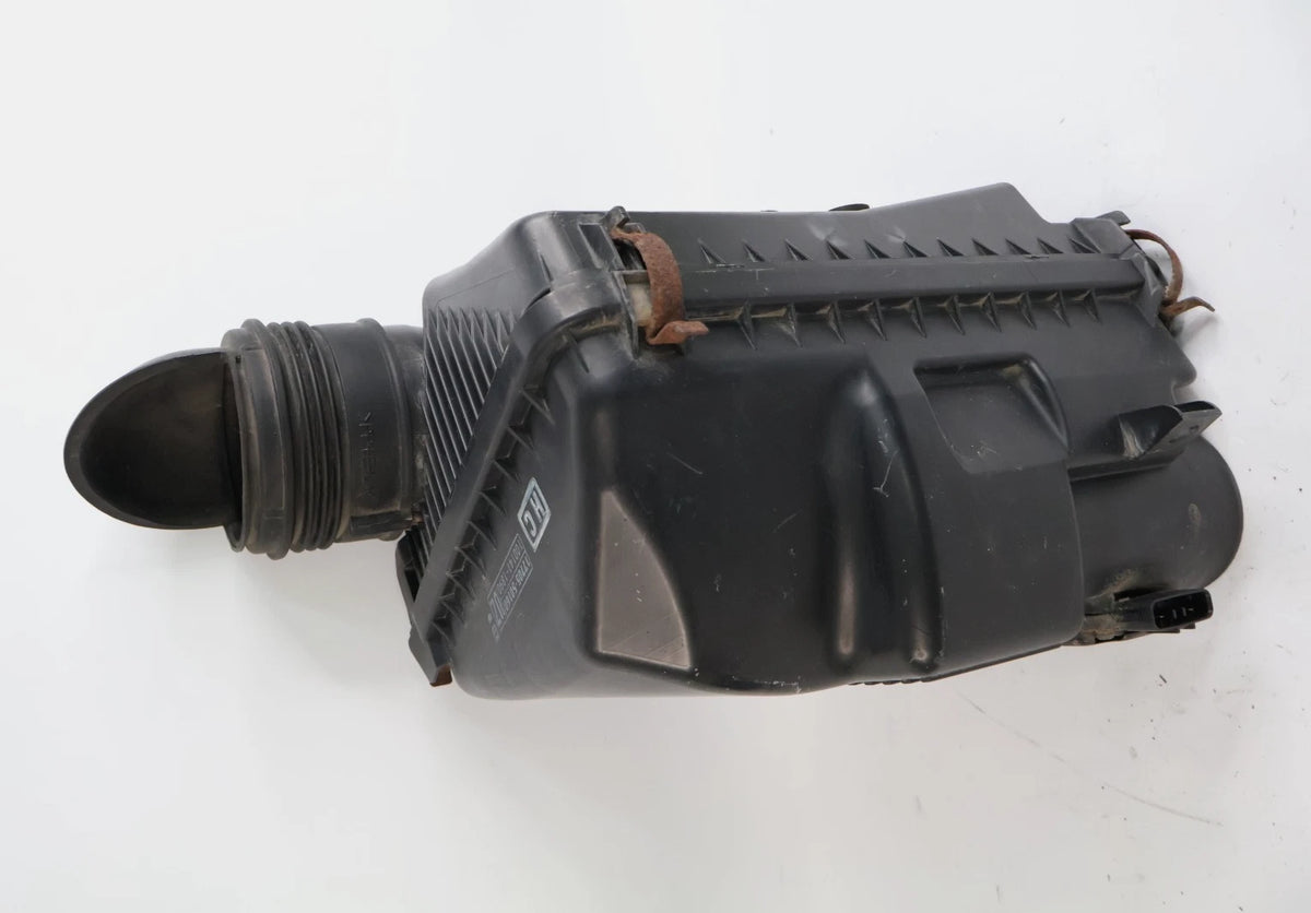 2003-2005 4RUNNER AIR FILTER BOX HOUSING UPPER AND LOWER OEM 17705-50160