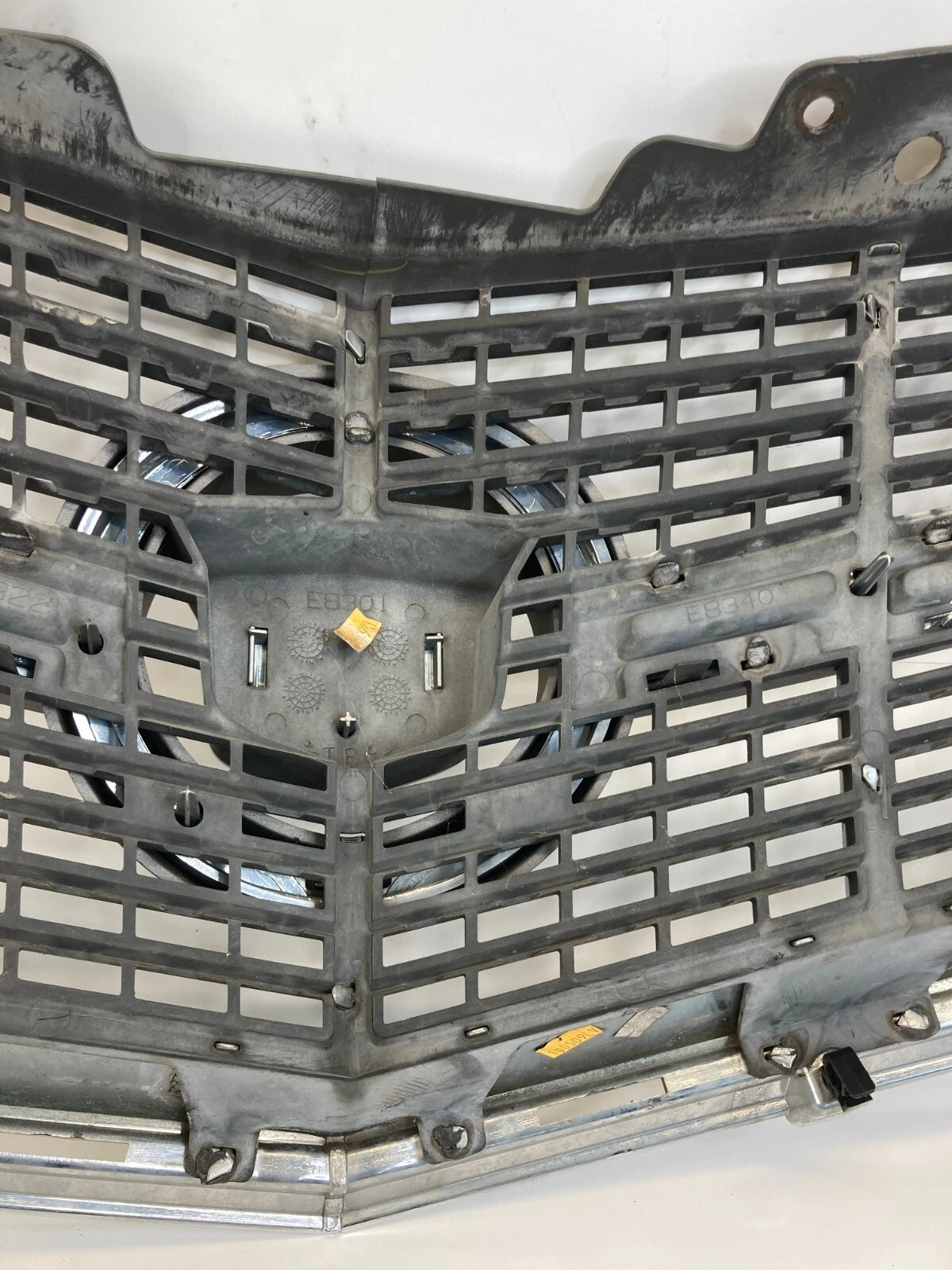 2008-2011 CADILLAC CTS FRONT UPPER CENTER BUMPER GRILL GRILLE W/ EMBLEM 25778322