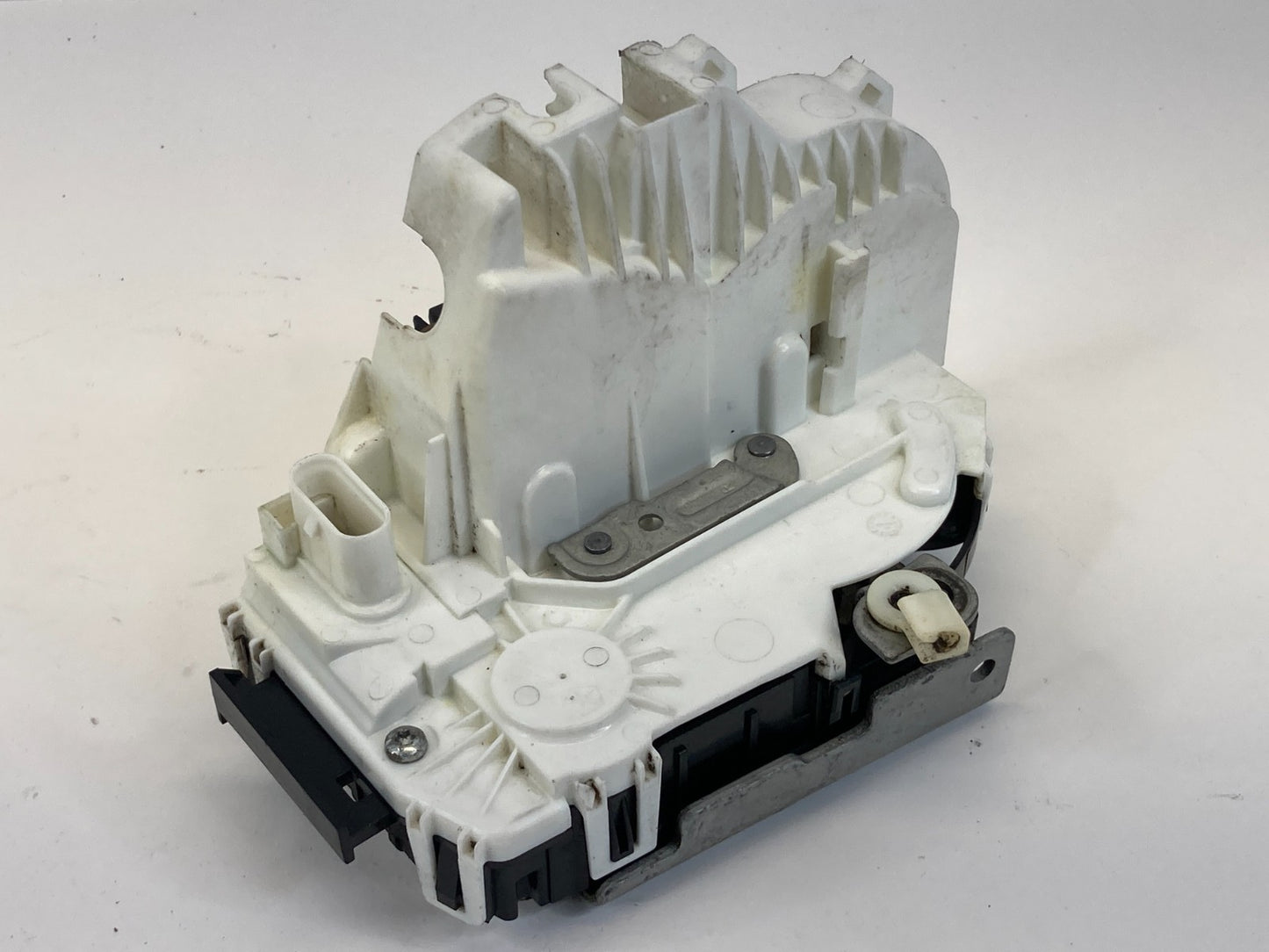 2011-2016 Chrysler Town & Country Front Right Door Lock Latch Actuator 04589694A