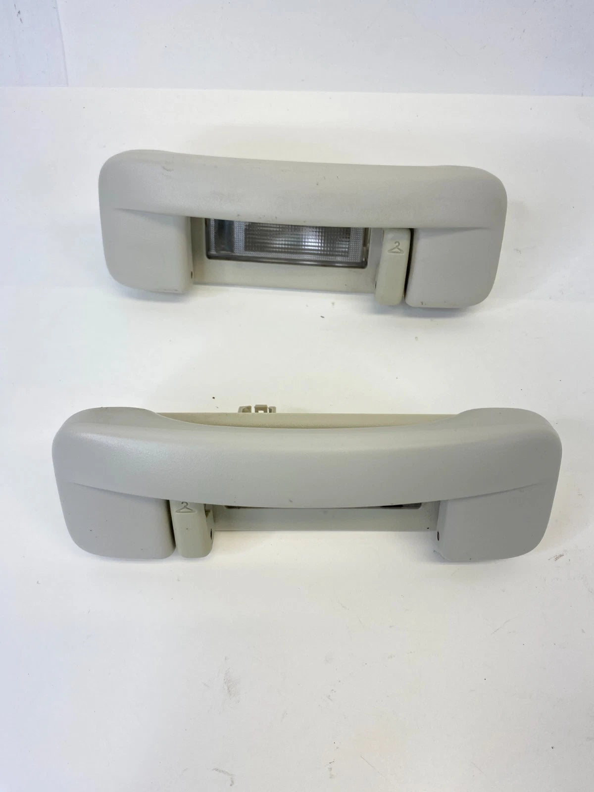 08-10 CHRYSLER 300 ROOF REAR RIGHT & LEFT BACK INTERIOR GRAB HANDLE W/ LIGHT OEM