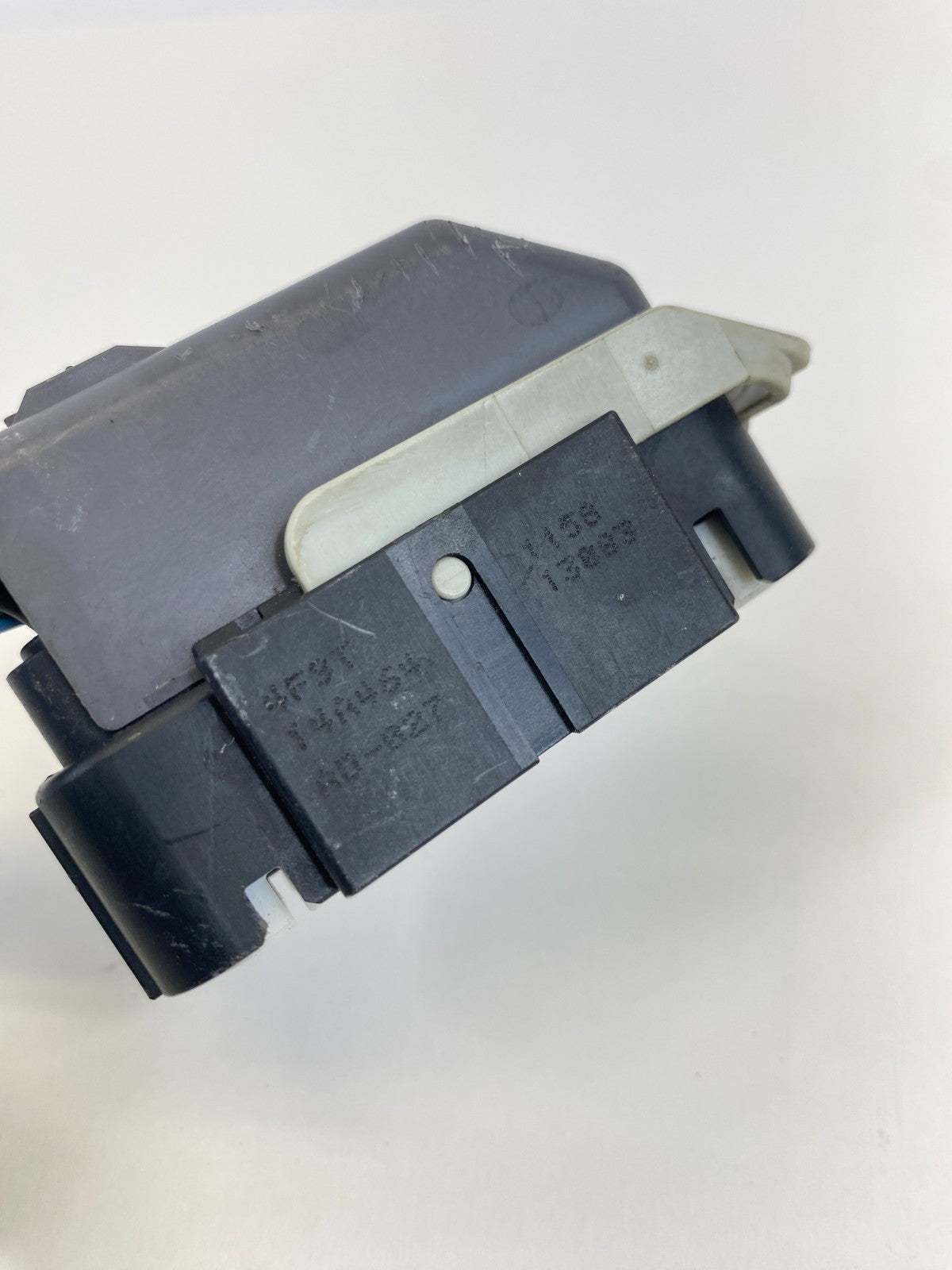 2009-2011 Jaguar XF 4.2L A/T RWD ABS Anti Lock Brake Pump Socket Plug Connector