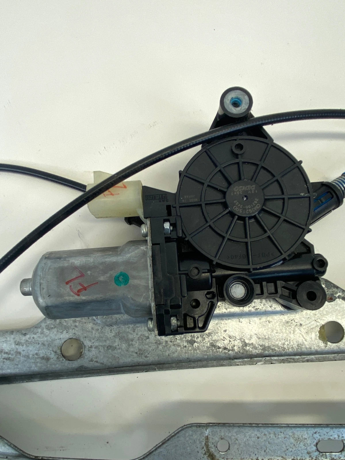 2006-2011 CHEVROLET HHR FRONT LEFT POWER WINDOW REGULATOR MOTOR OEM 2621003452