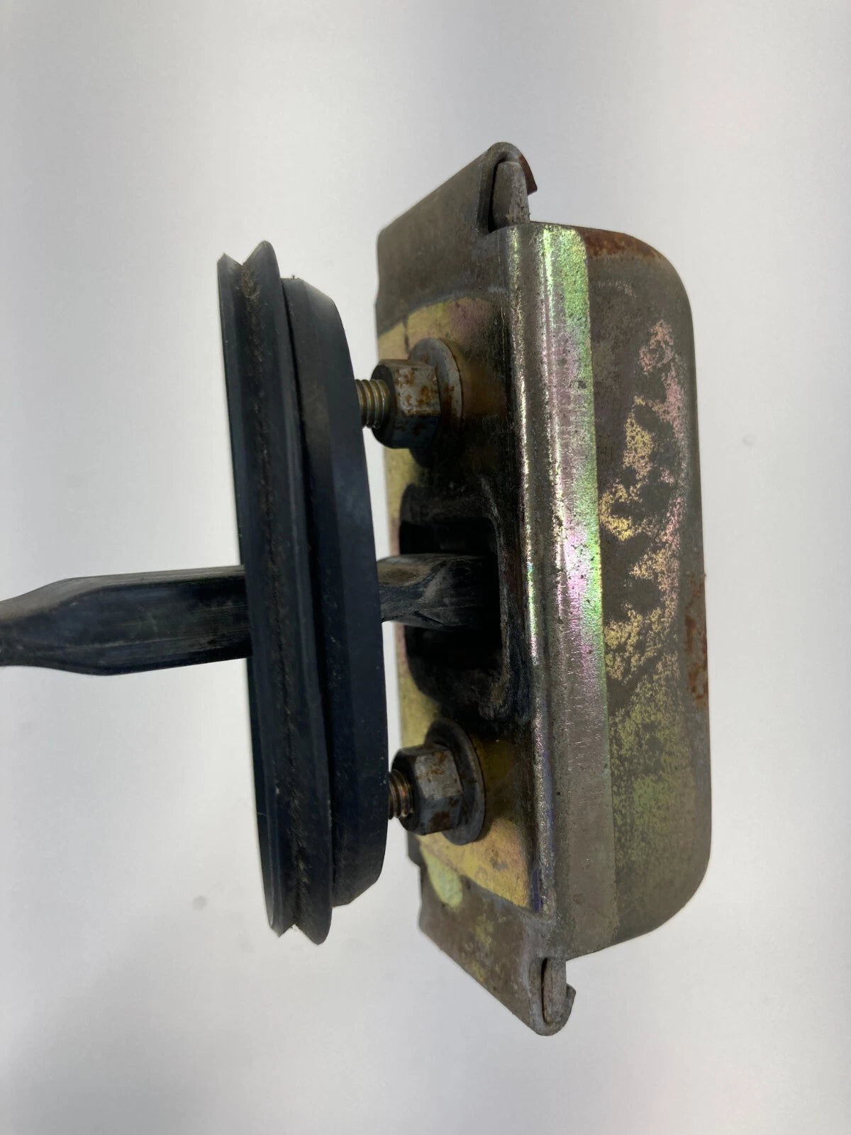 2000-2006 CHEVY TAHOE REAR LEFT SIDE DOOR CHECK STOP STOPPER DETENT 15173409 OEM