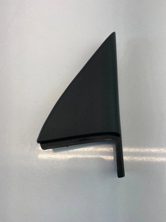 01-07 TOYOTA HIGHLANDER FRONT RIGHT DOOR INTERIOR CORNER COVER TRIM 67491-48020