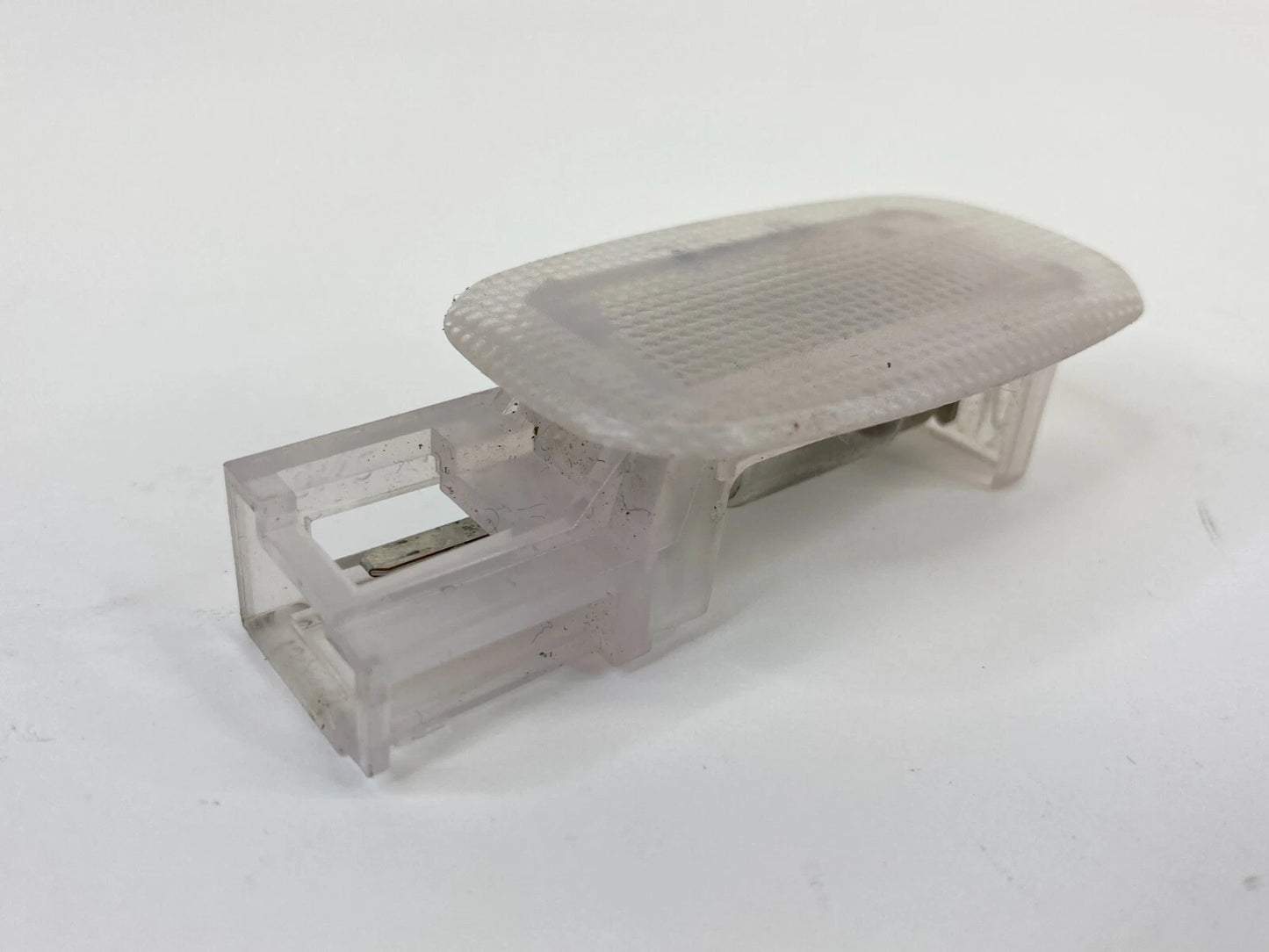 03 04 05 06 MERCEDES-BENZ E500 DASH CARGO COURTESY LIGHT LAMP A211-820-38-01