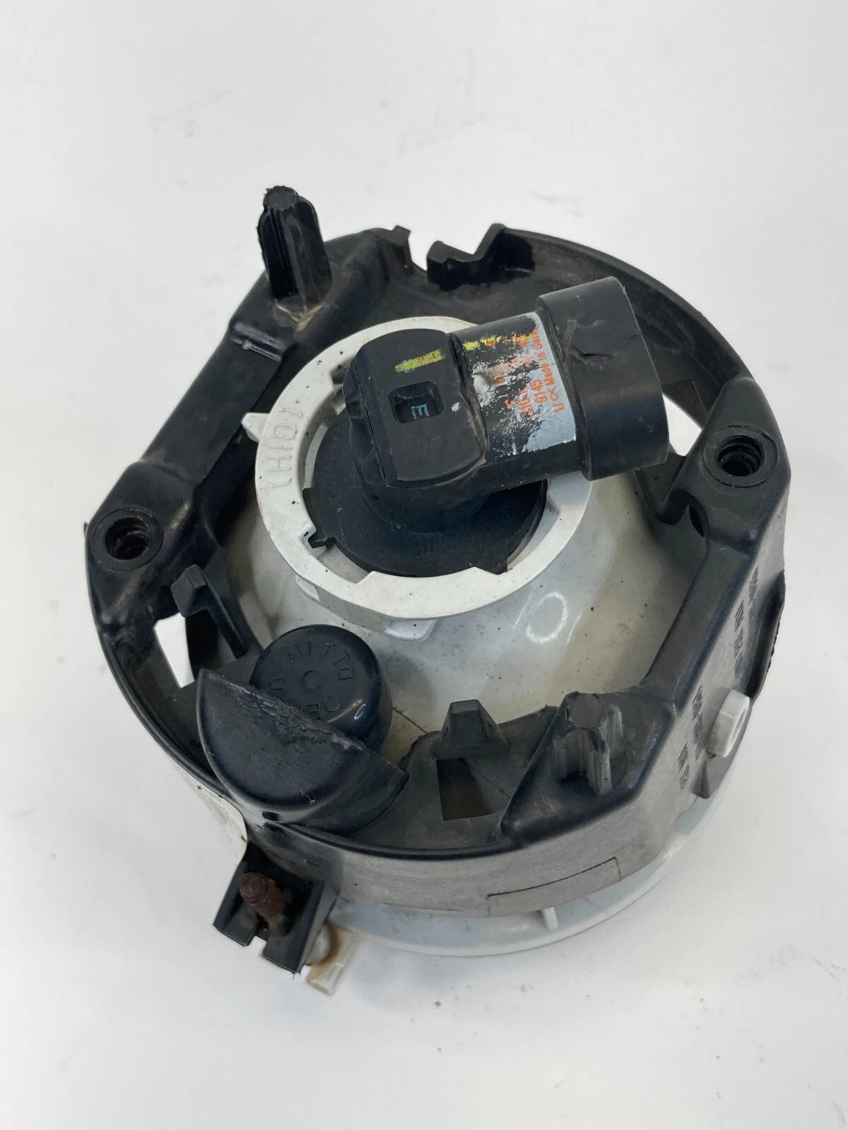 2009 VOLKSWAGEN ROUTAN FRONT LEFT DRIVER SIDE BUMPER FOG LIGHT LAMP 04805857AB