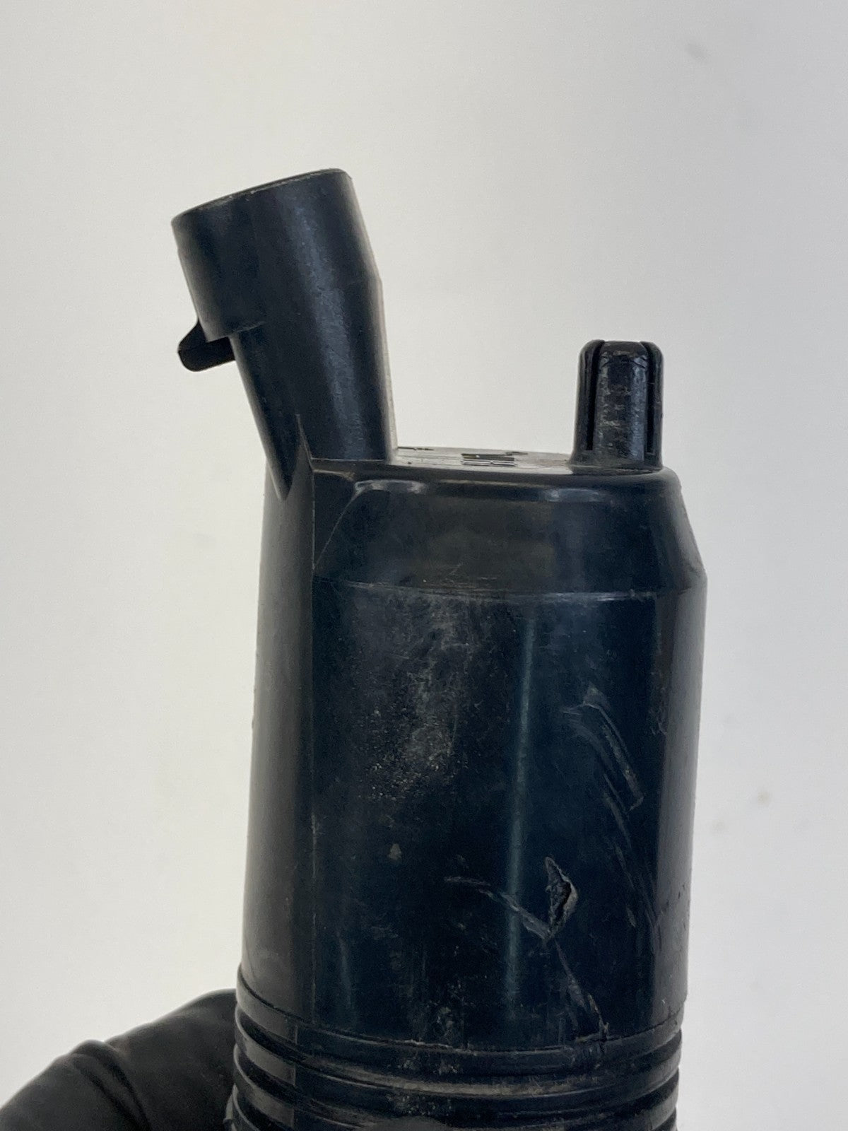 2004-2009 Cadillac SRX 2003-2007 CTS Front Windshield Wiper Washer Pump 24022796