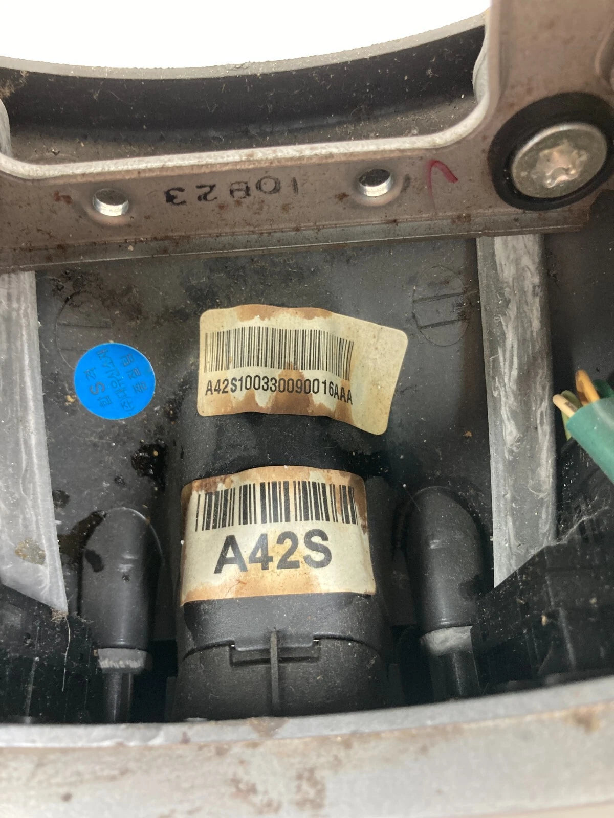 2010-2013 KIA SOUL LEFT SIDE STEERING WHEEL W/ AUDIO & CRUISE CONTROL SWITCH