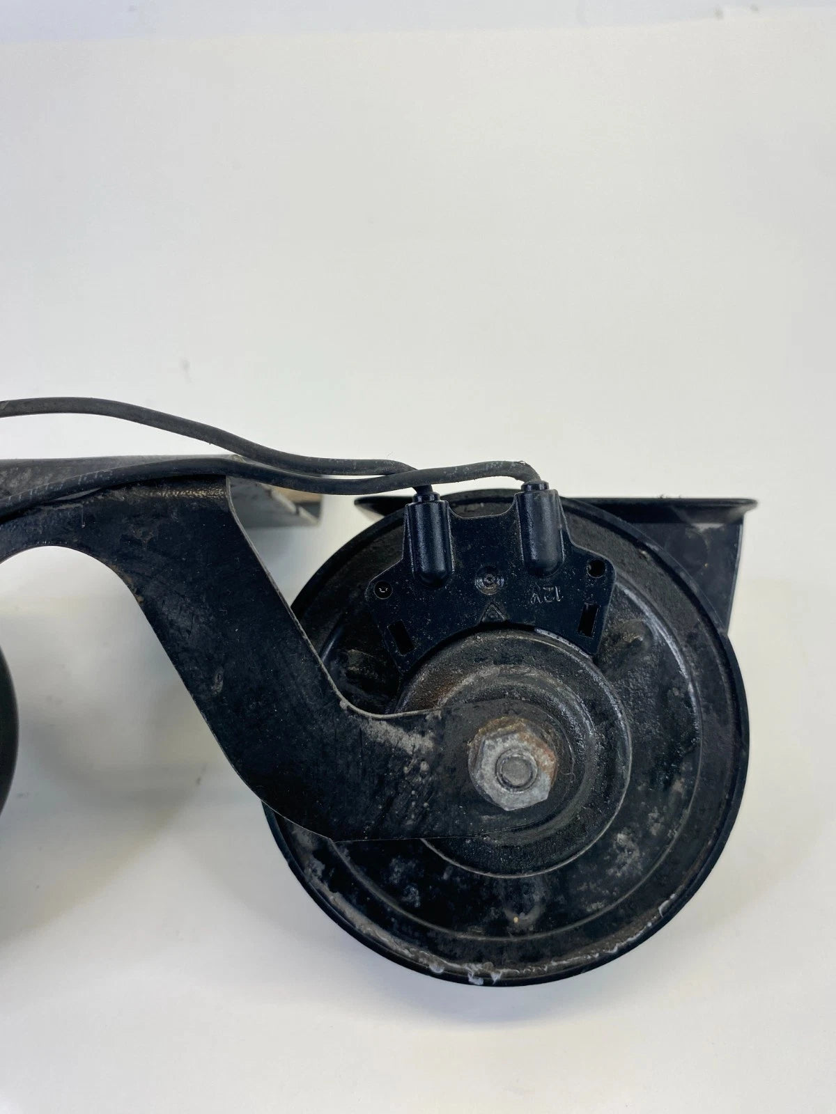 2016-2019 FORD INTERCEPTOR UTILITY LEVEL 2 DUAL NOTE HORN & MOUNTING BRACKET OEM