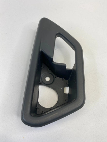 2009 2010 DODGE JOURNEY FRONT RIGHT INTERIOR DOOR HANDLE BEZEL TRIM 100000254