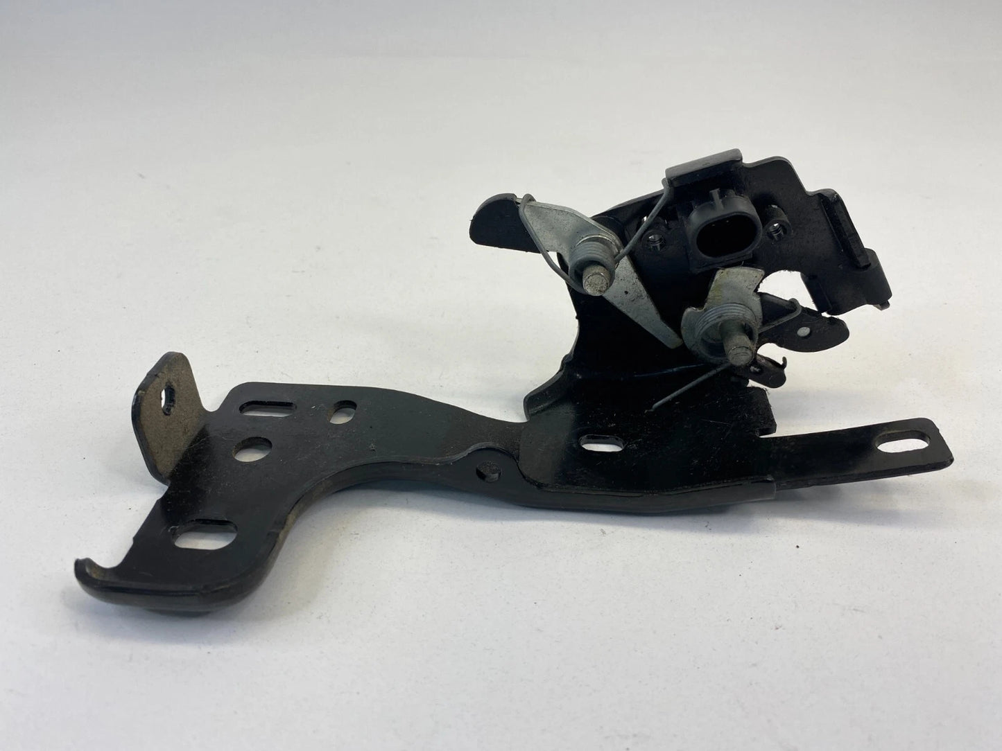 2005-2009 SAAB 9-7X REAR TRUNK LIFTGATE GLASS LOCK LATCH ACTUATOR OEM 16642459