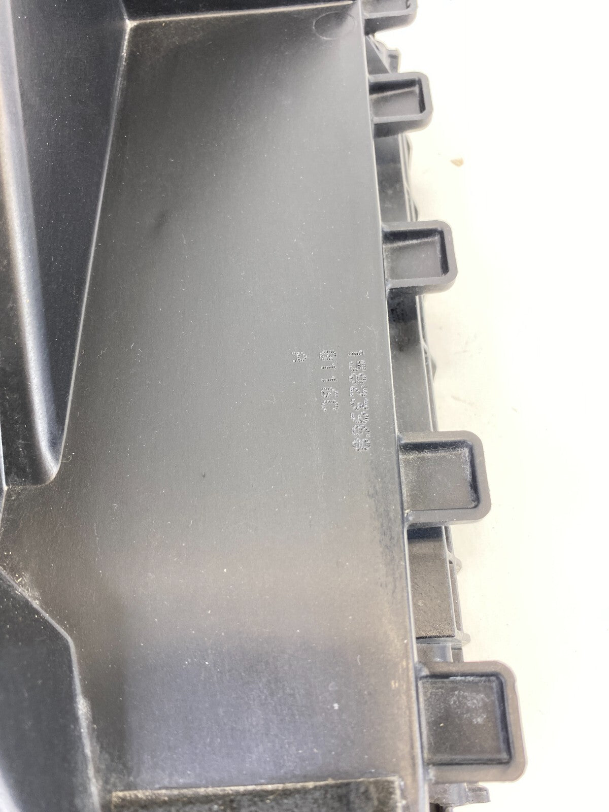 2005-2008 Pontiac Grand Prix 3.8L V6 Air Cleaner Intake Box Upper Cover OEM