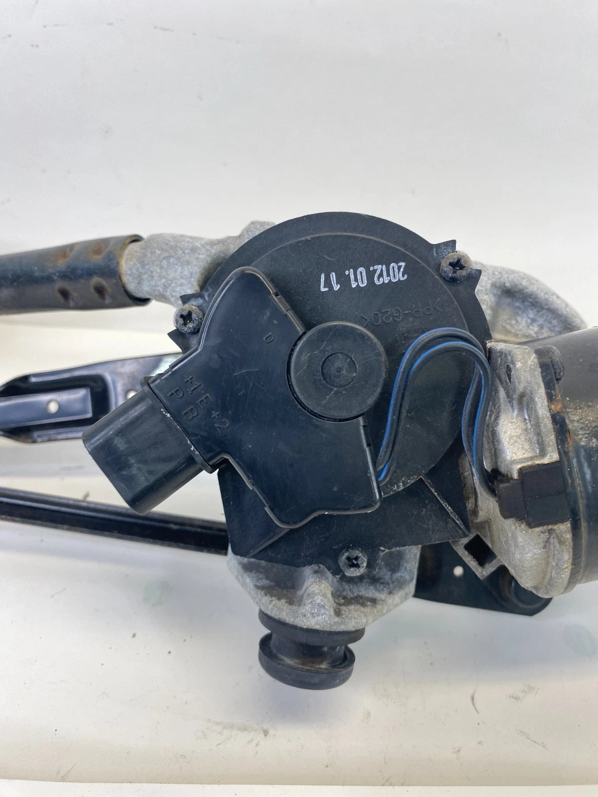 2011-2015 HYUNDAI ELANTRA FRONT WINDSHIELD WIPER MOTOR LINKAGE 98110-3X000 OEM