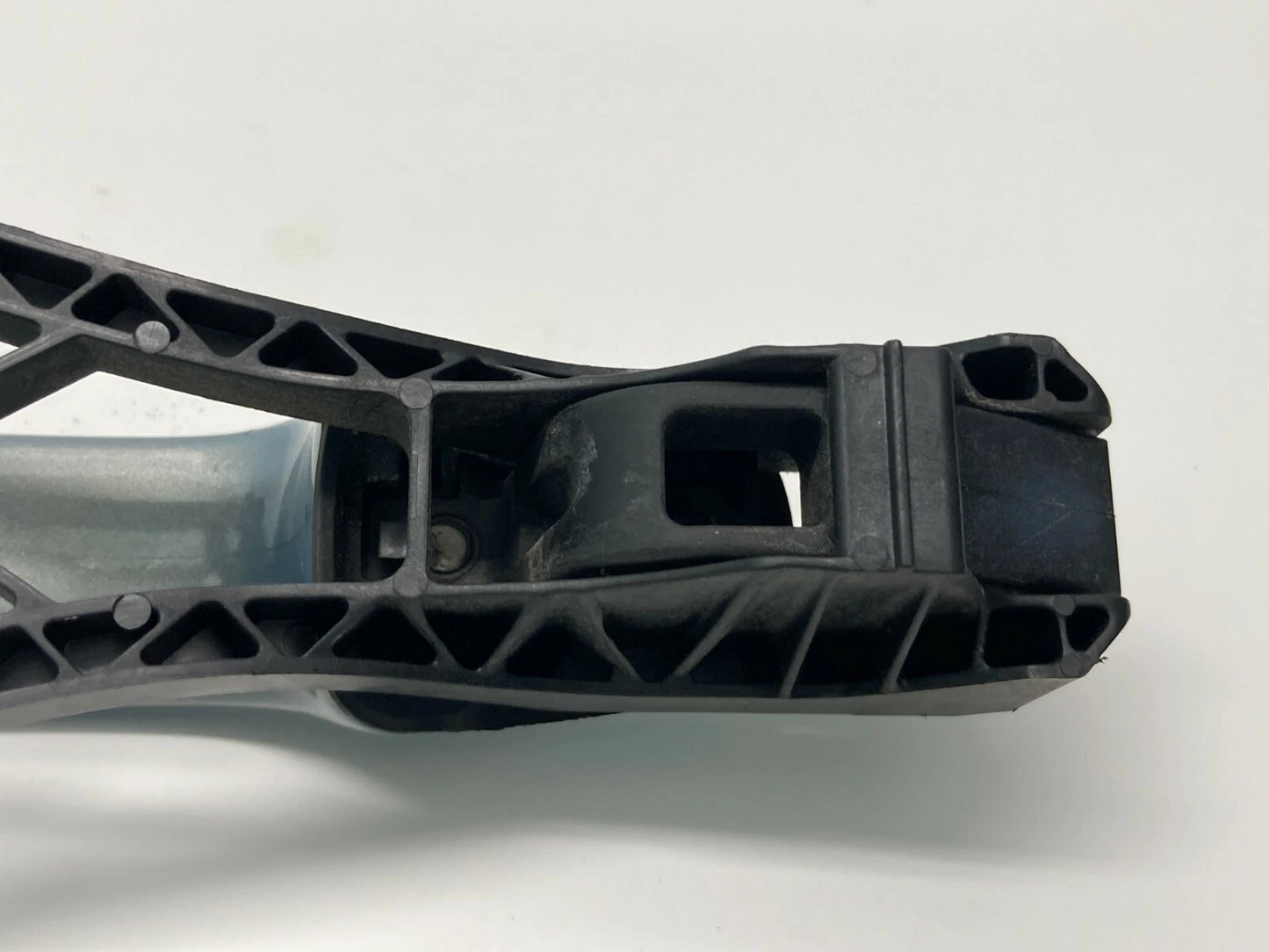 04-11 VOLVO S40 SEDAN 05-11 V50 REAR RIGHT PASSENGER SIDE EXTERIOR DOOR HANDLE