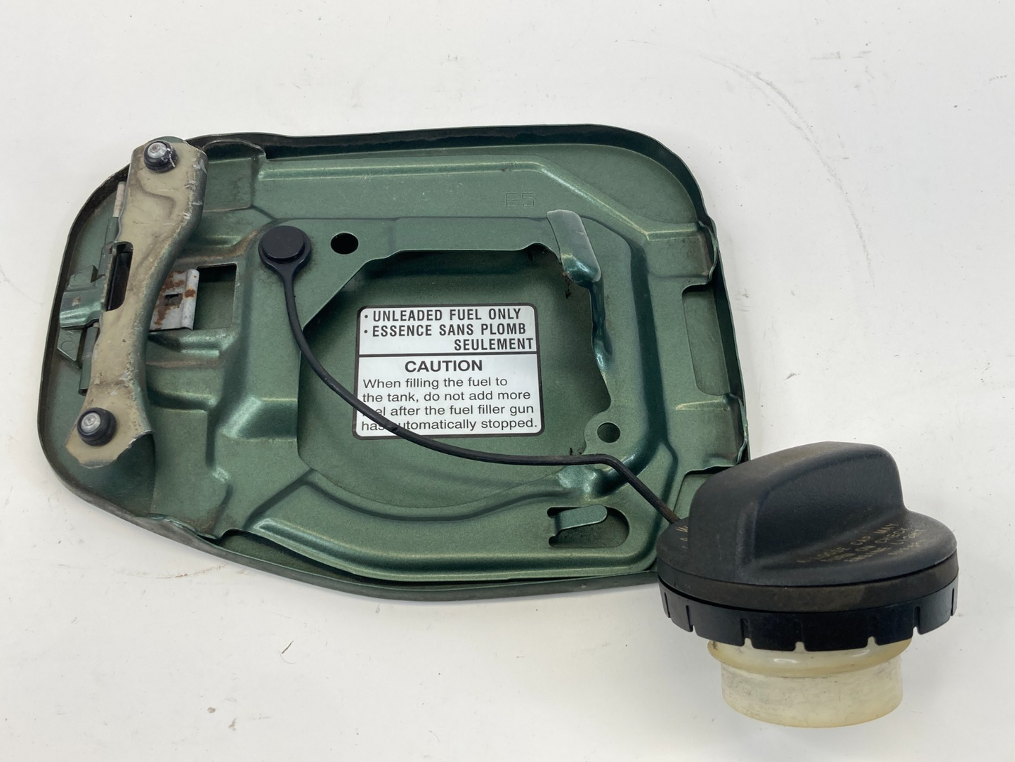 2010 2011 2012 2013 2014 Subaru Outback Fuel Filler Gas Door Tank Lid w/ Cap OEM