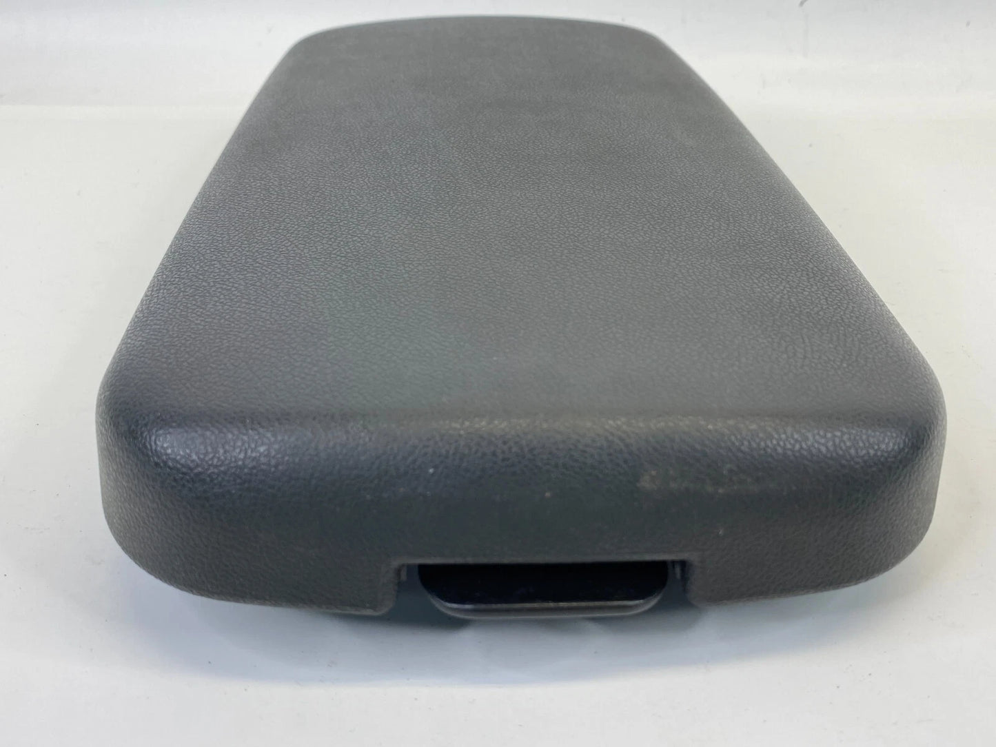 05 06 07 08 09 10 PONTIAC G6 CENTER CONSOLE LID ARM REST ARMREST 22713736 OEM