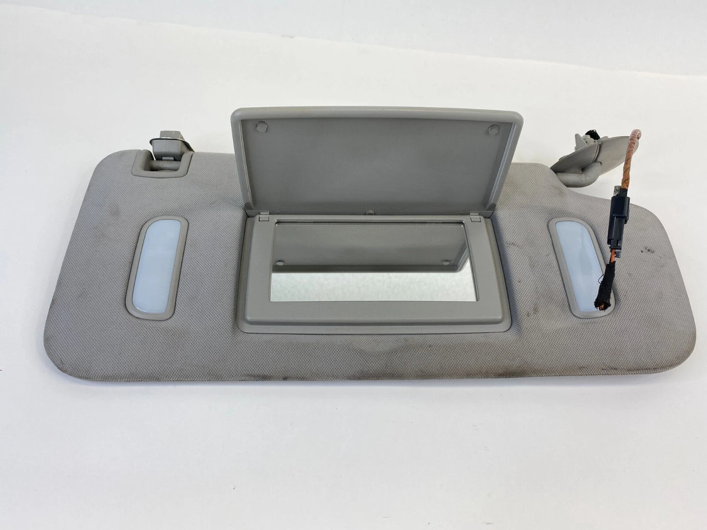 09-17 CHEVY TRAVERSE RH PASSENGER SUN VISOR W/ ILLUMINATED MIRROR GRAY CLOTH OEM