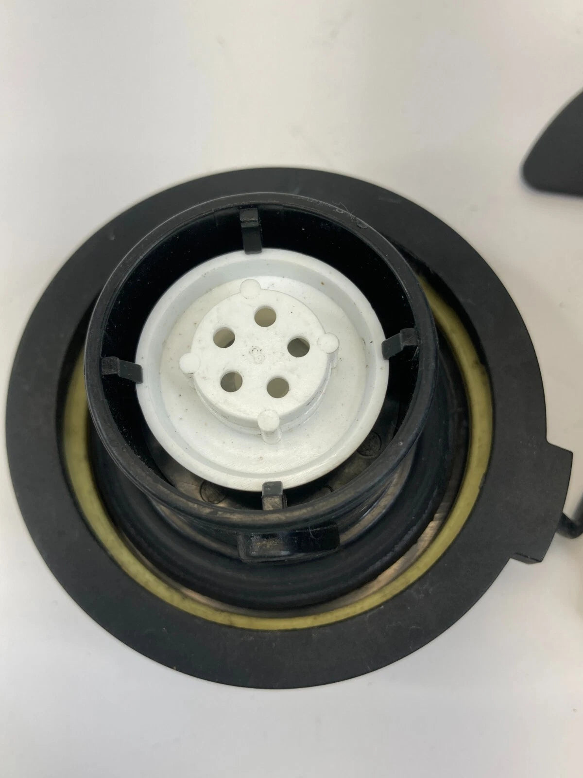 2009 2010 CHEVROLET TRAVERSE FUEL TANK FILLER GAS CAP TOP COVER HOUSING OEM