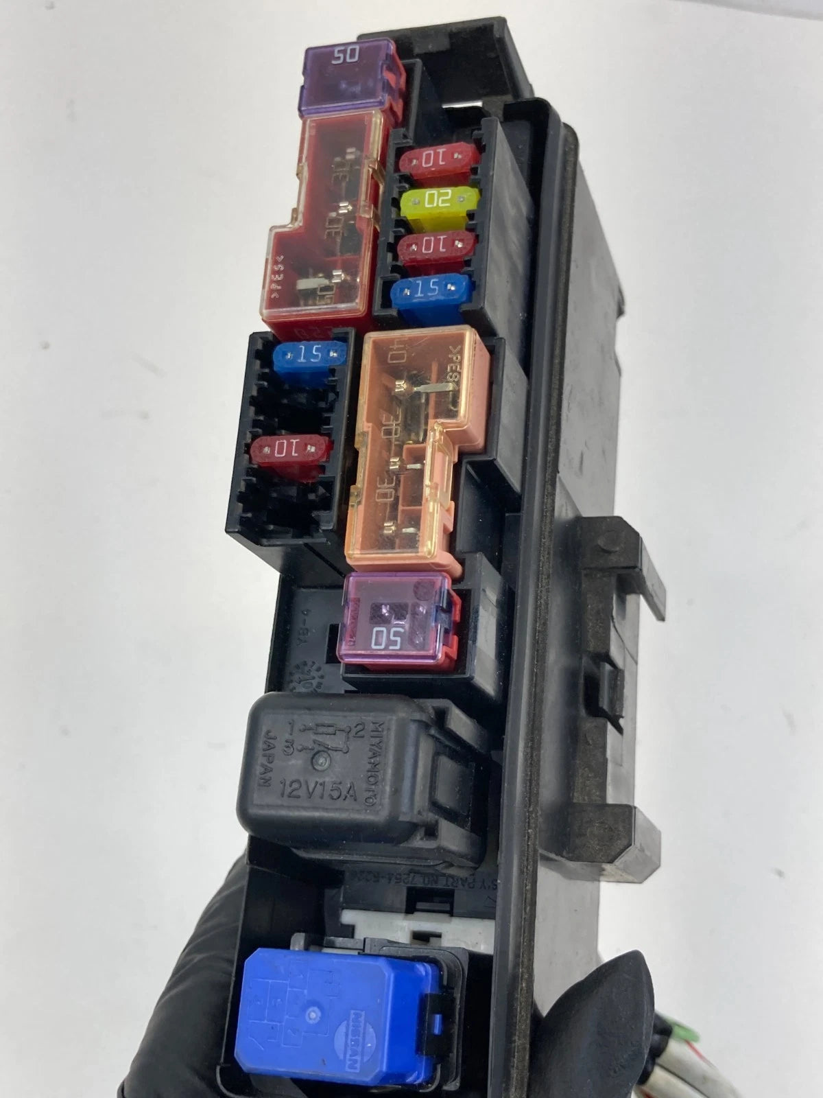 2003-2007 INFINITI G35 SEDAN ENGINE SMALL FUSE RELAY BOX COMPARTMENT OEM