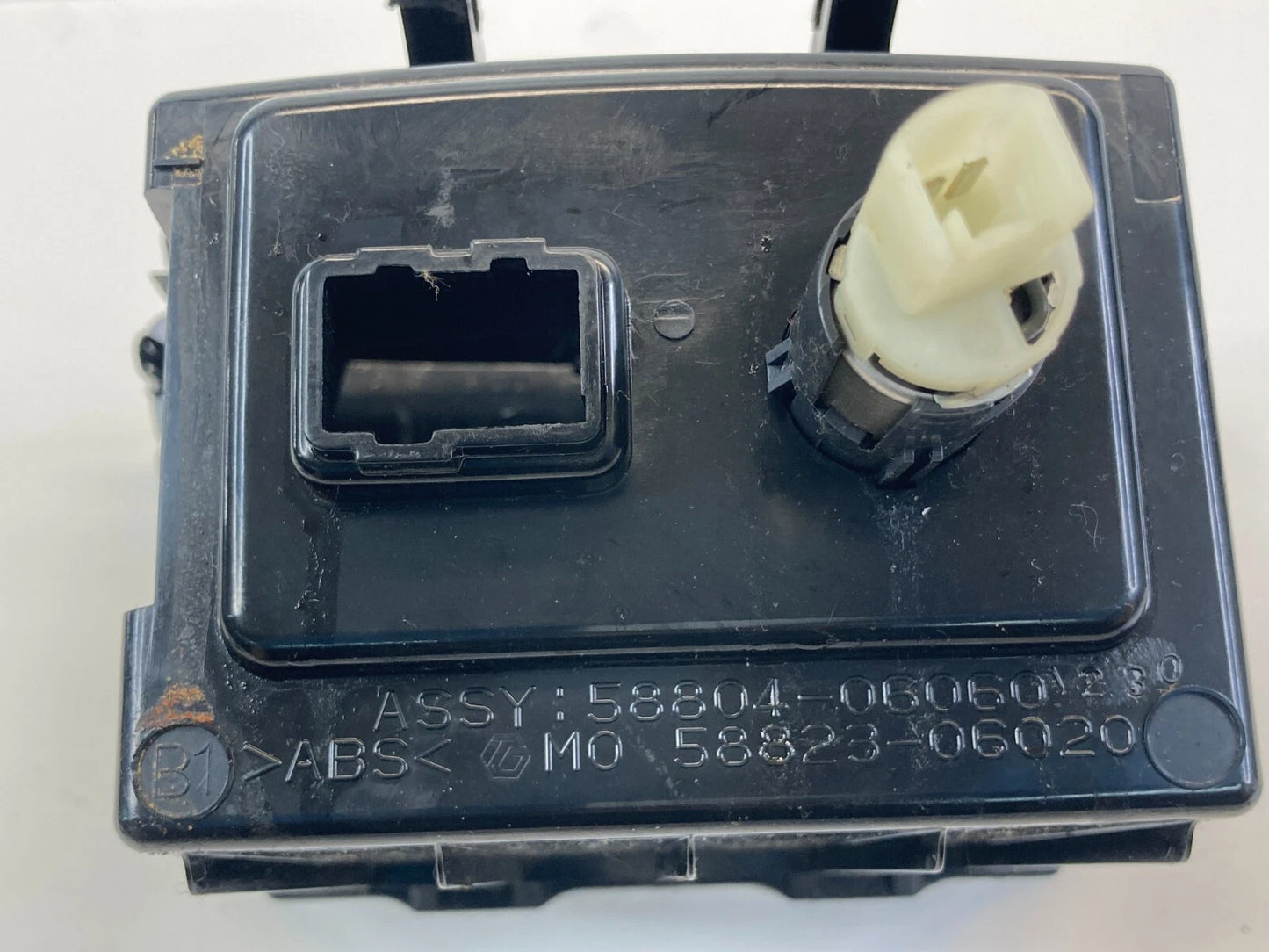 2007-2011 TOYOTA CAMRY CENTER CONSOLE STORAGE COMPARTMENT CUBBY 58804-06060 OEM