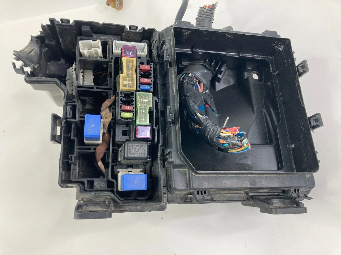 2008 2009 2010 NISSAN ROGUE 2.5L L4 AT ENGINE FUSE BOX RELAY PANEL MODULE OEM