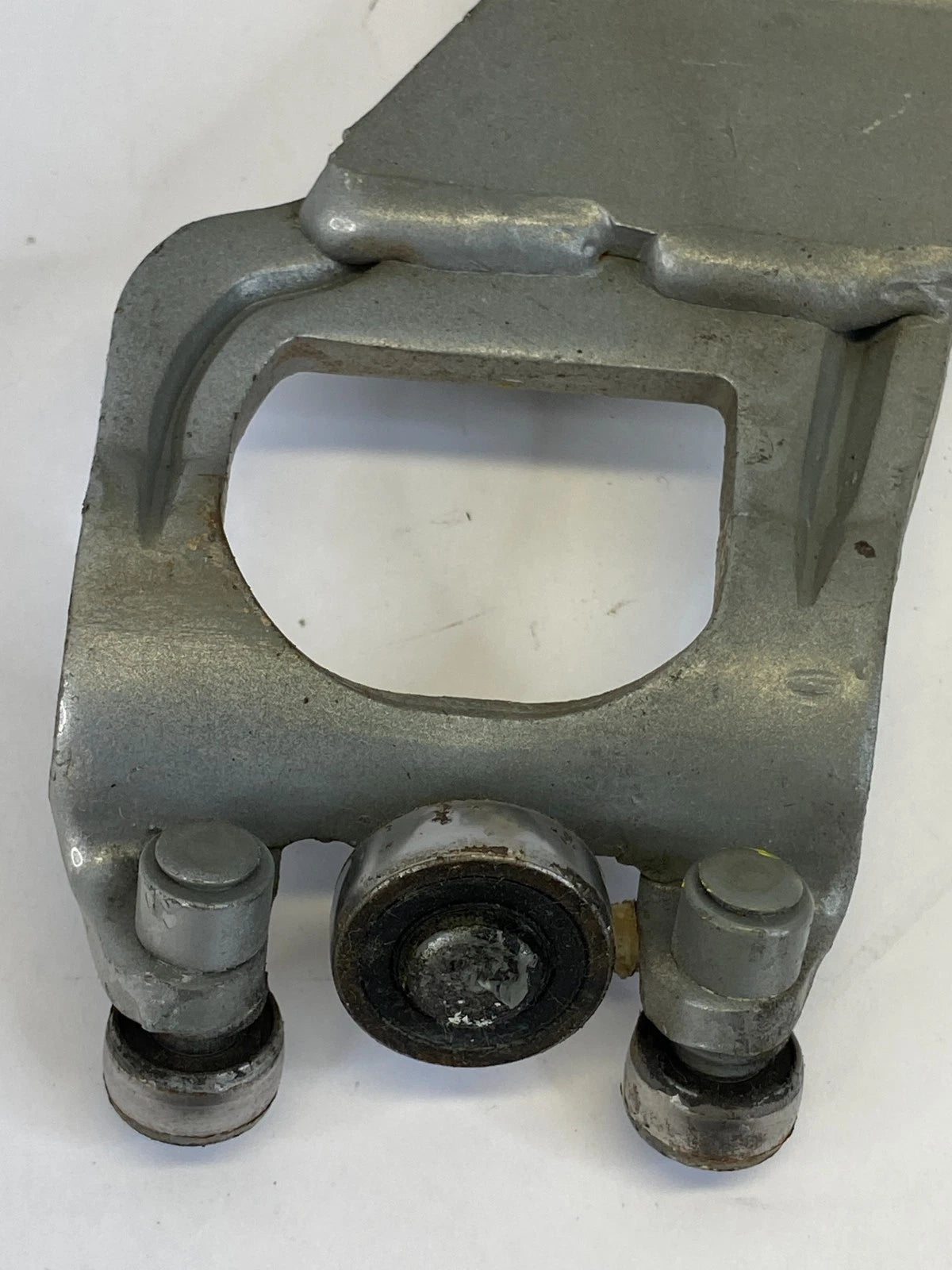 2004-2010 TOYOTA SIENNA REAR RIGHT DOOR MIDDLE SLIDING HINGE ROLLER RAIL UNIT