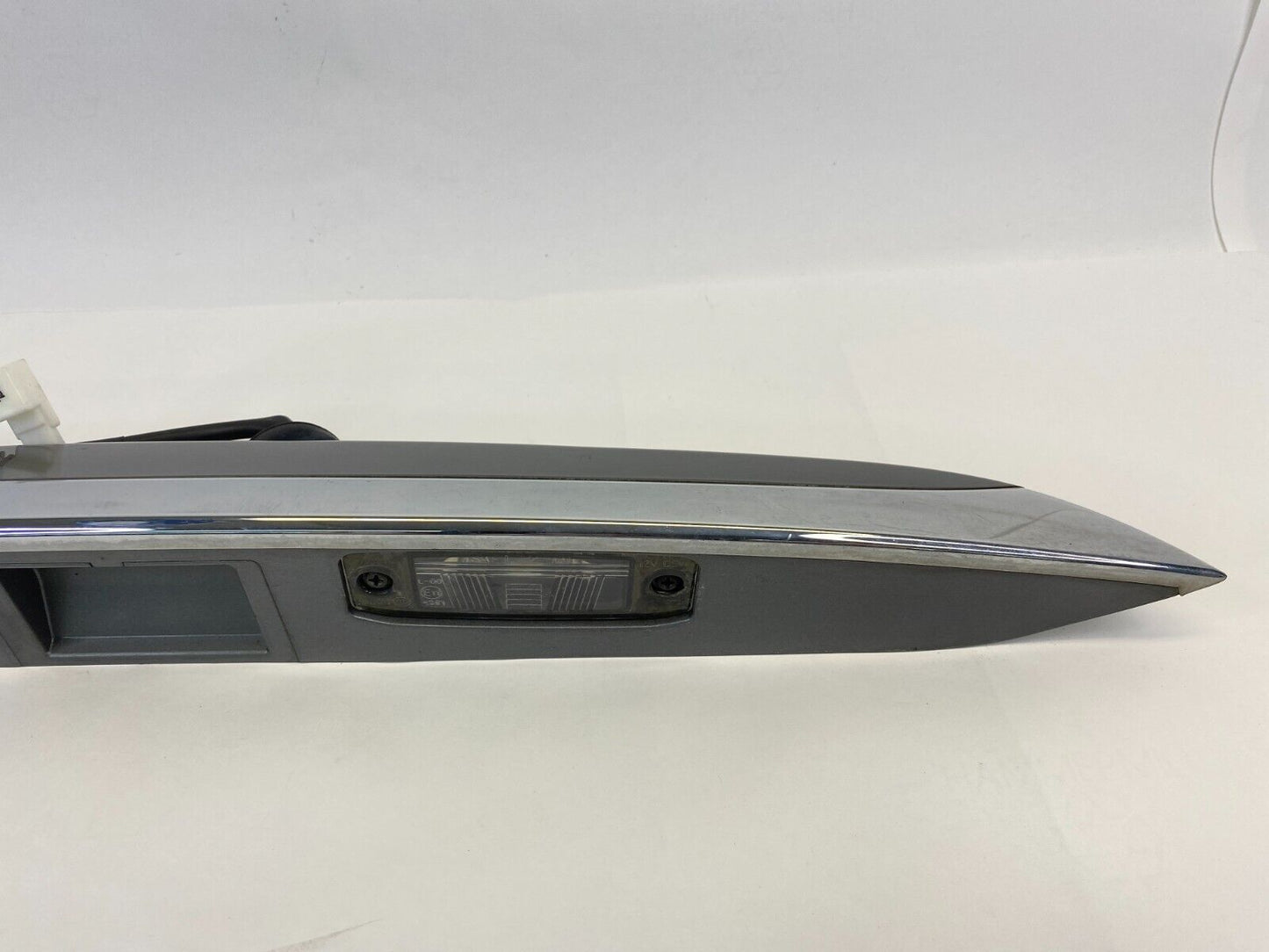 2010 Hyundai Elantra Sedan Rear Trunk Molding Garnish Molding w/ License Lamps