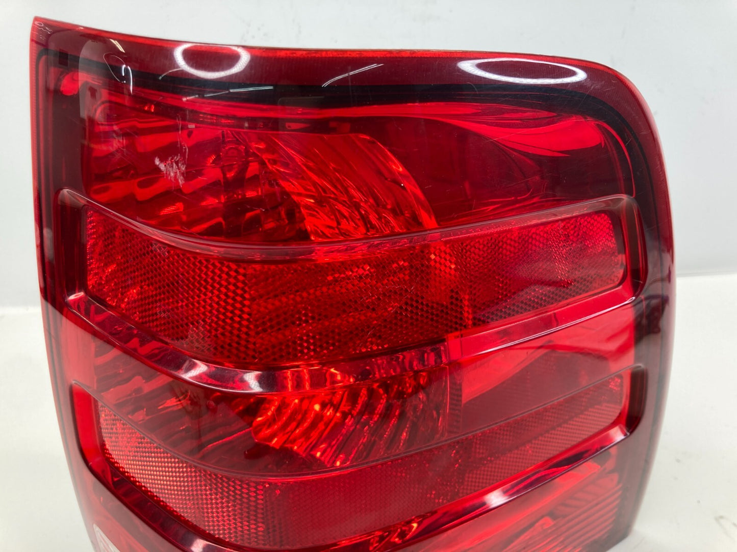 2003-2006 Ford Expedition Rear Right Side Taillight Tail Lamp Assy 2LIX-I3B504-A