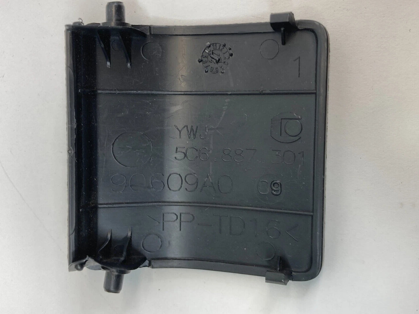 2005-2014 VOLKSWAGEN JETTA REAR SEAT CHILD RESTRAINT ANCHOR PLATE CAP 5C6887301
