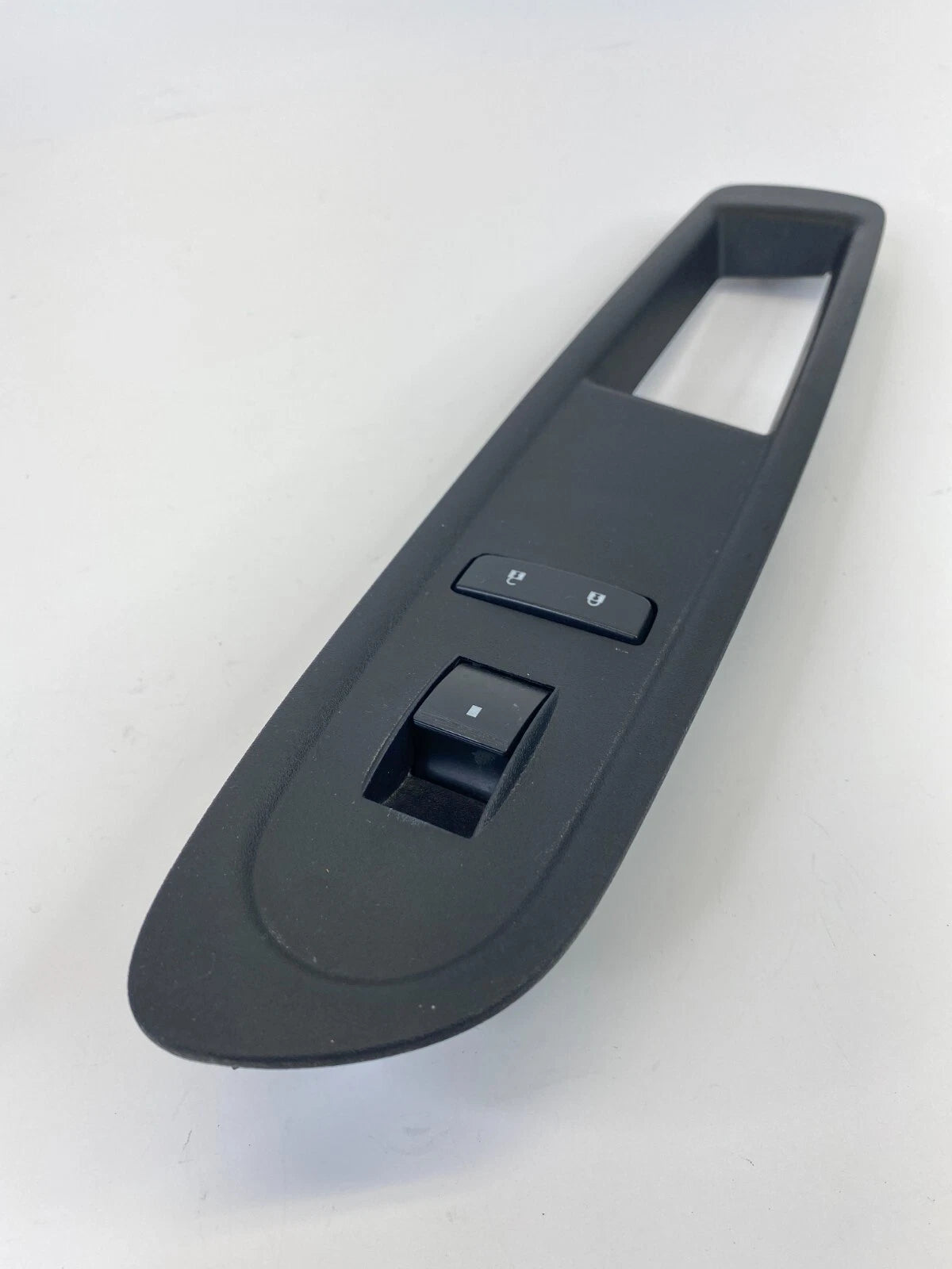2009-2012 CHEVROLET TRAVERSE FRONT RIGHT PASSENGER WINDOW SWITCH BEZEL TRIM OEM