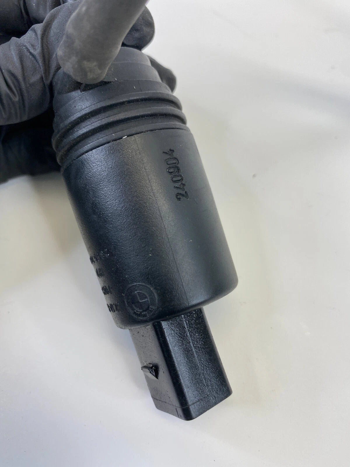 2003-2005 LAND RANGE ROVER FRONT WINDSHIELD WASHER WIPER FLUID PUMP 67.12-8 377
