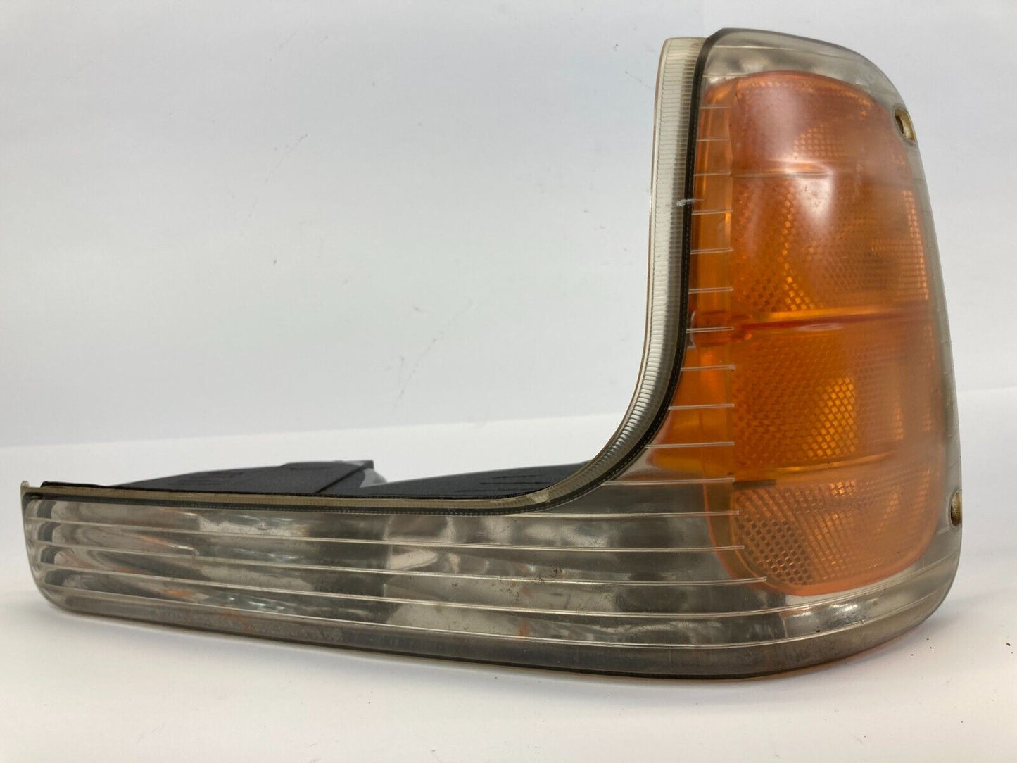 1999 2000 Cadillac Escalade Front Left Bumper Side Marker Light Lamp 15763595