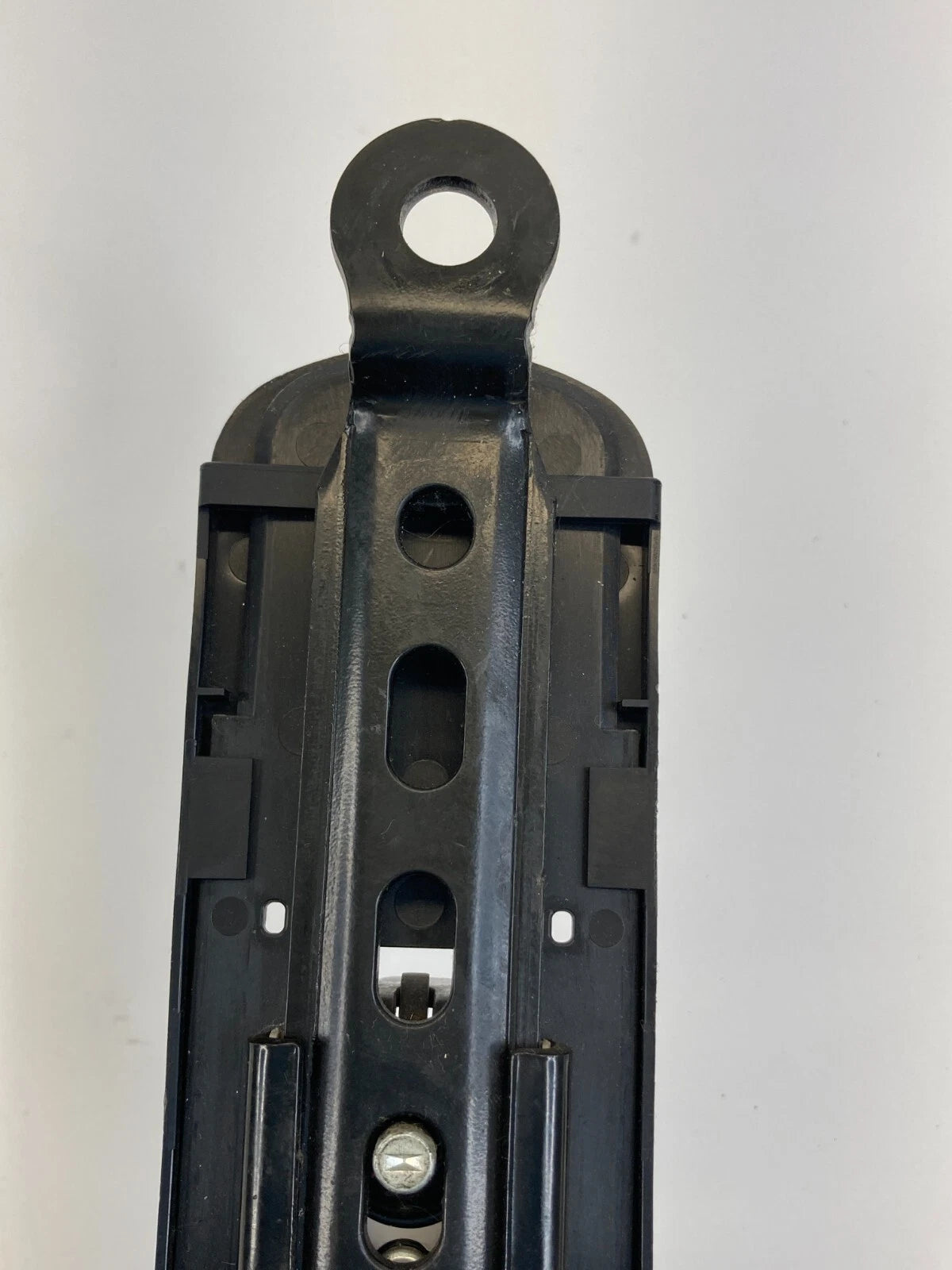 08 09 10 11 FORD FOCUS SEDAN FRONT RIGHT SEAT BELT HEIGHT ADJUSTMENT 34005613