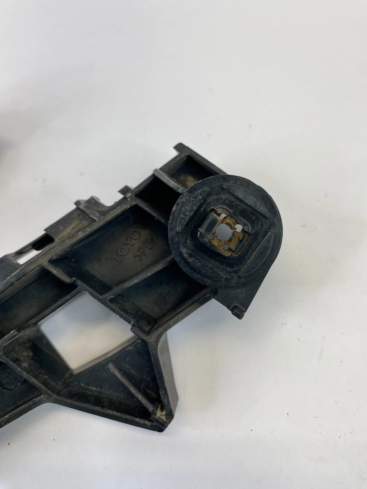 2008-2015 SCION XB REAR BUMPER LEFT & RIGHT BRACKET RETAINER 52563-12070 OEM