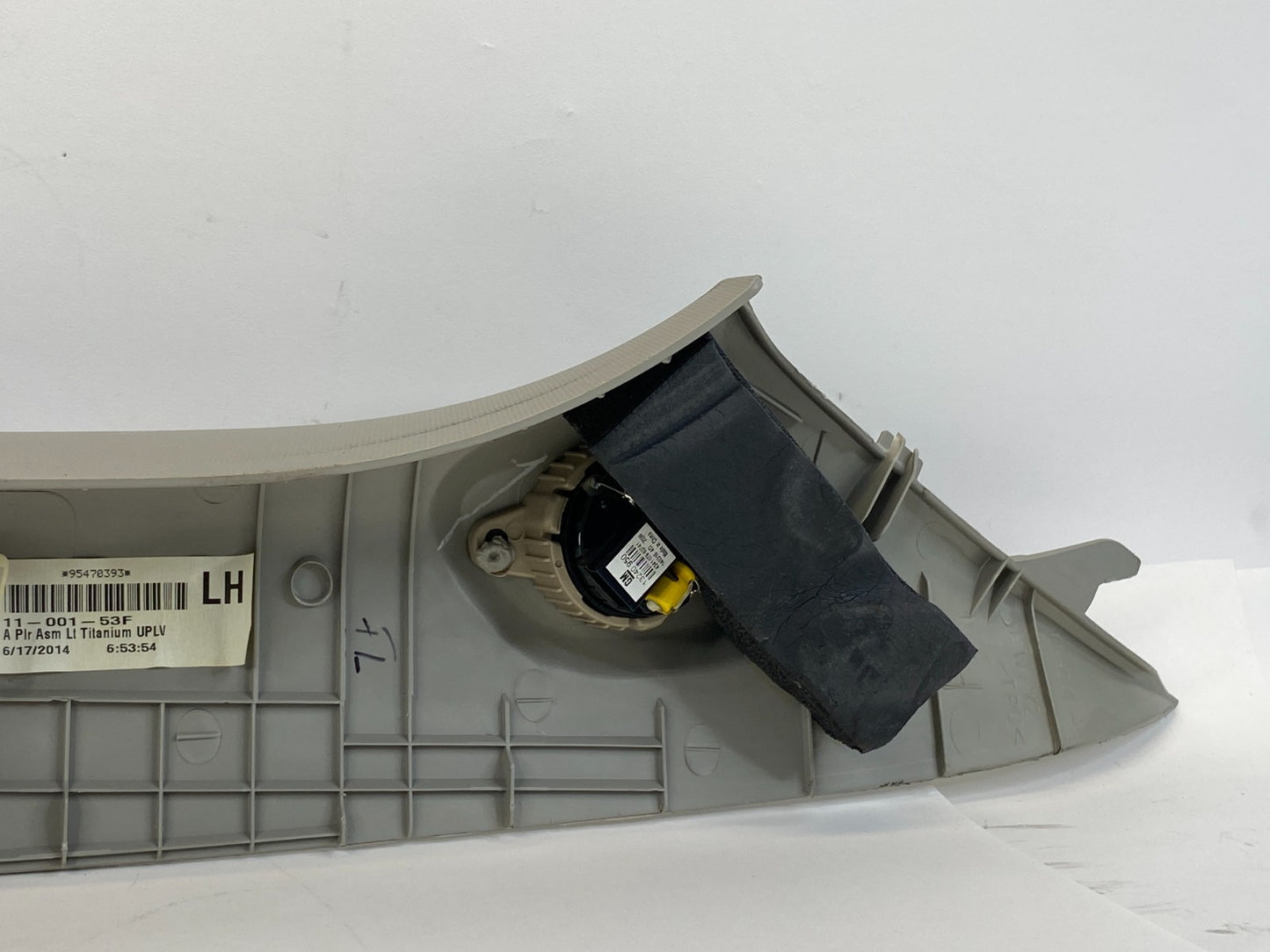 2011-2016 Chevy Cruze Front Left Windshield Pillar Trim Cover Tweeter 95470393