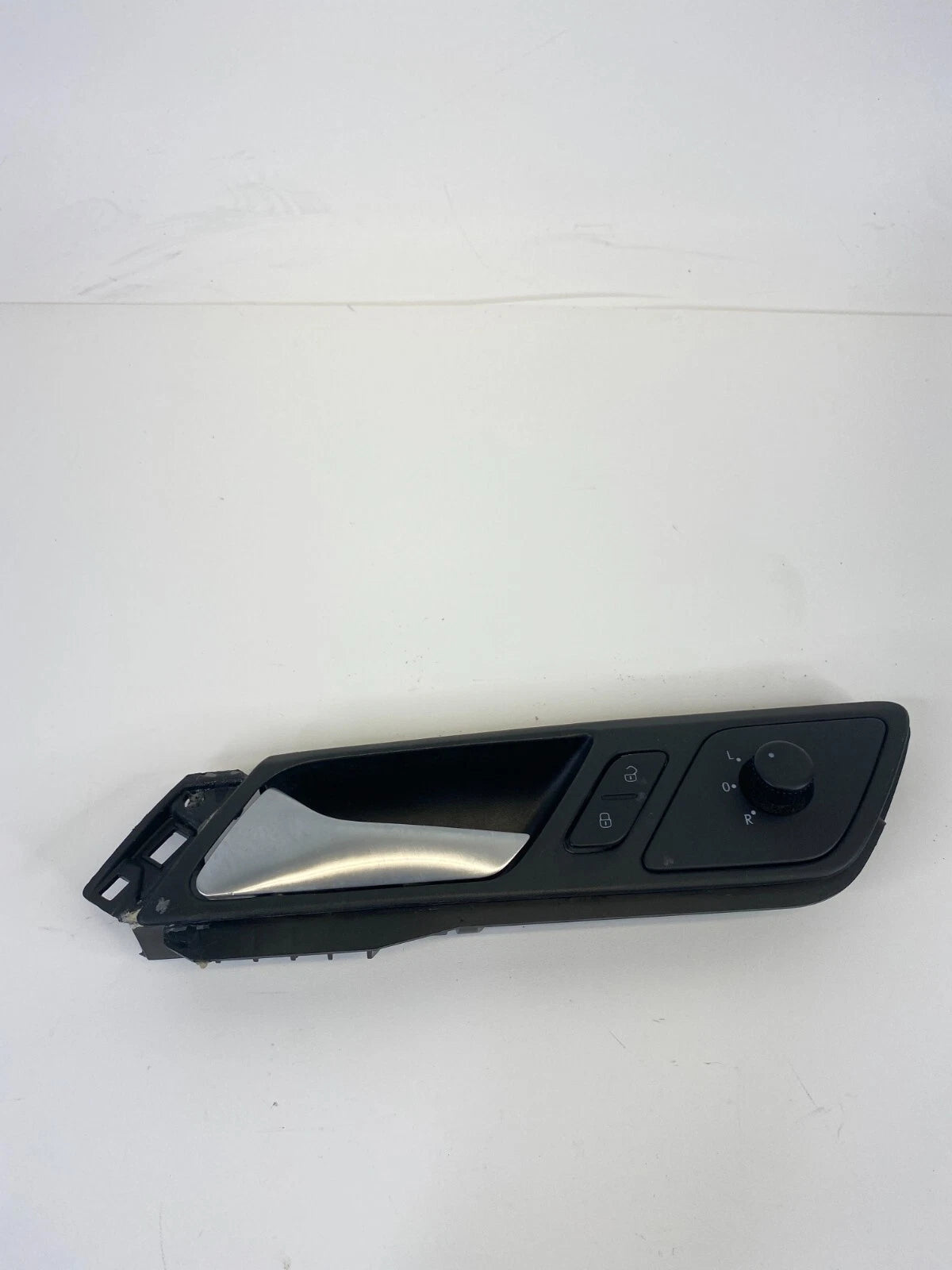 11-18 VOLKSWAGEN JETTA FRONT LEFT INTERIOR DOOR HANDLE W/ LOCK SWITCH 5C6837197A