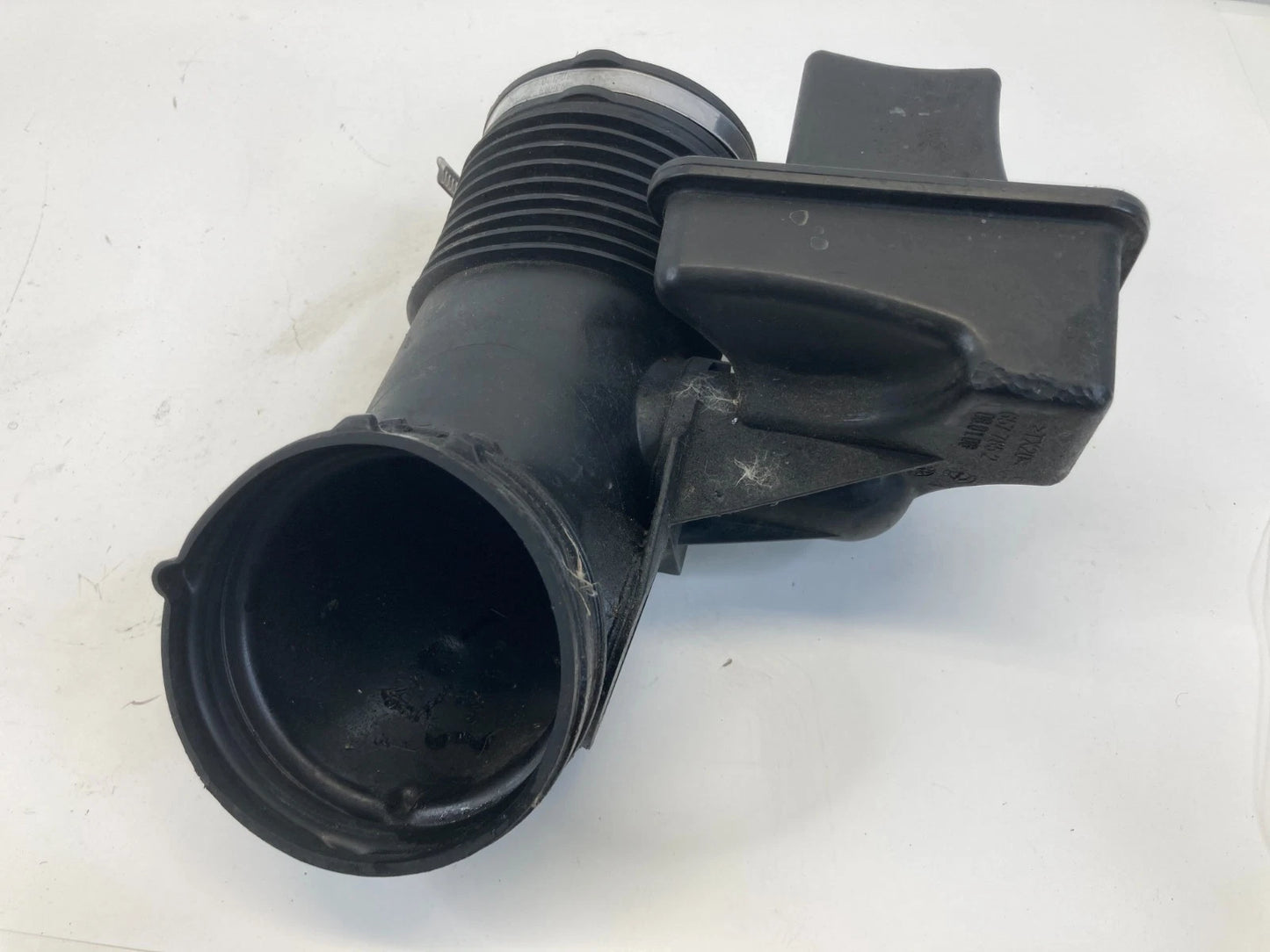2007 2008 BMW 328XI 07-13 328I AIR INTAKE HOSE TUBE DUCT PIPE BOOT 13717536004