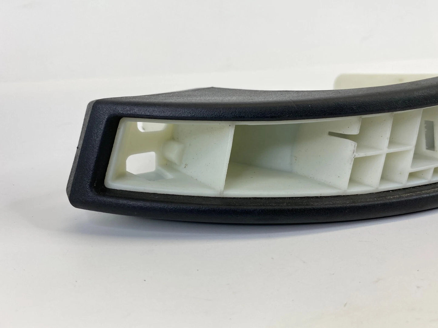 2010-2012 GMC ACADIA FRONT RIGHT SIDE DOOR PANEL PULL HANDLE ASSEMBLY OEM